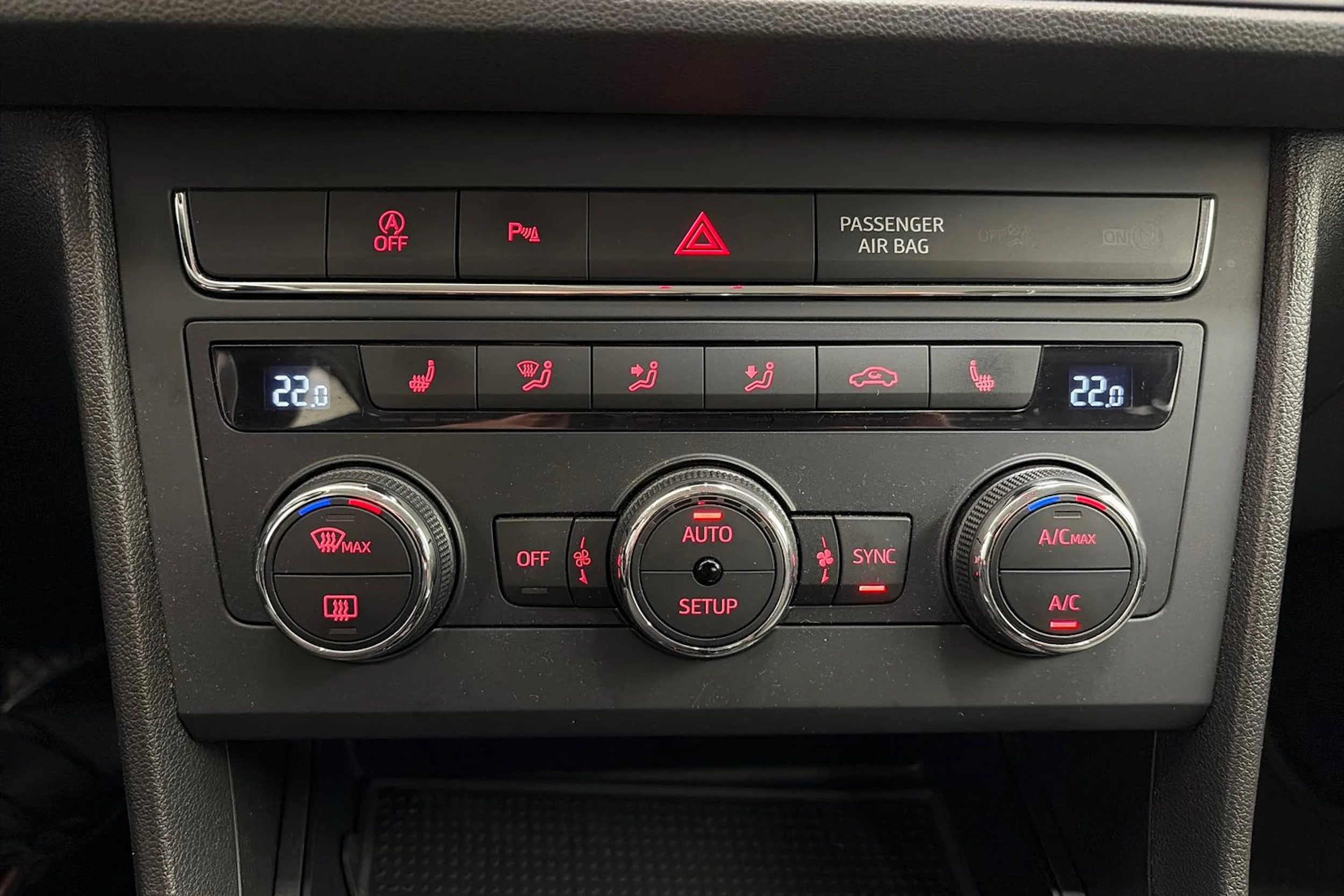 Punainen SEAT Leon Sportourer ST 2020 kuva 18.