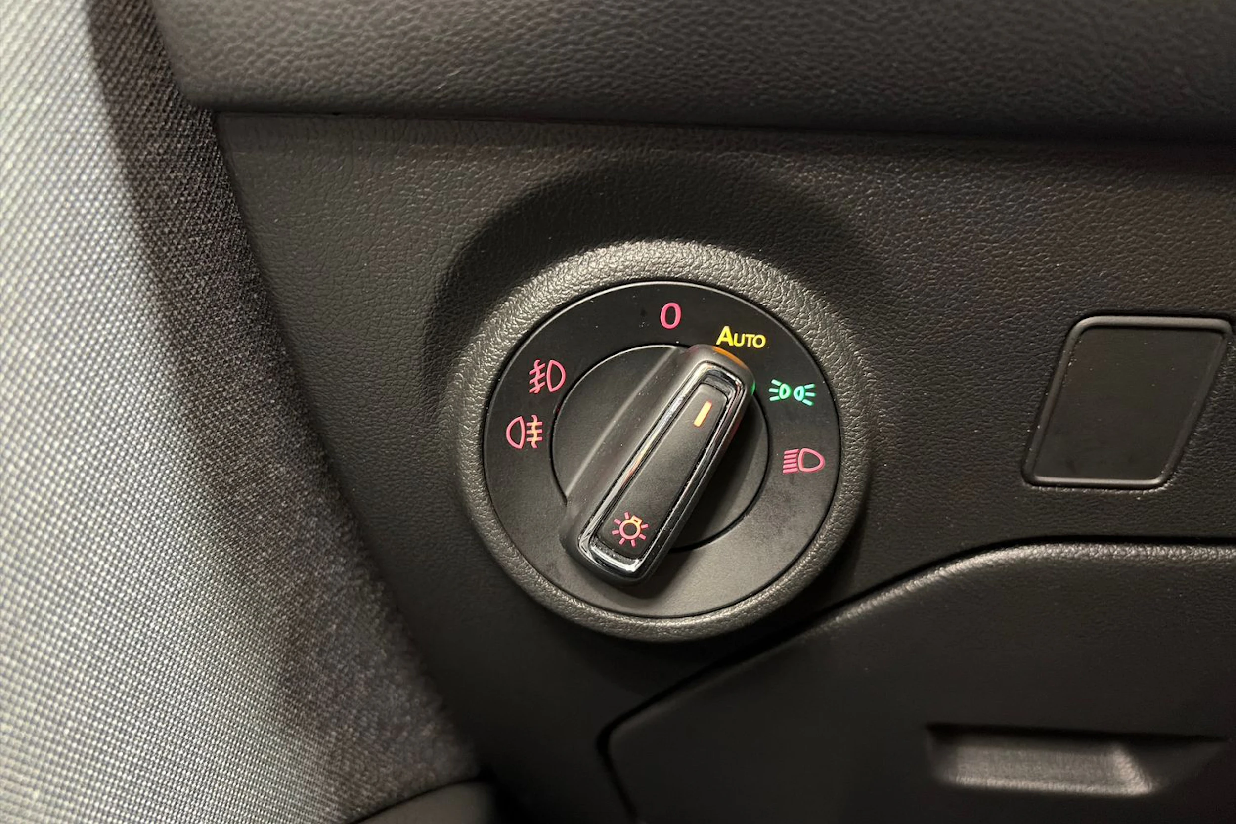 Punainen SEAT Leon Sportourer ST 2020 kuva 19.