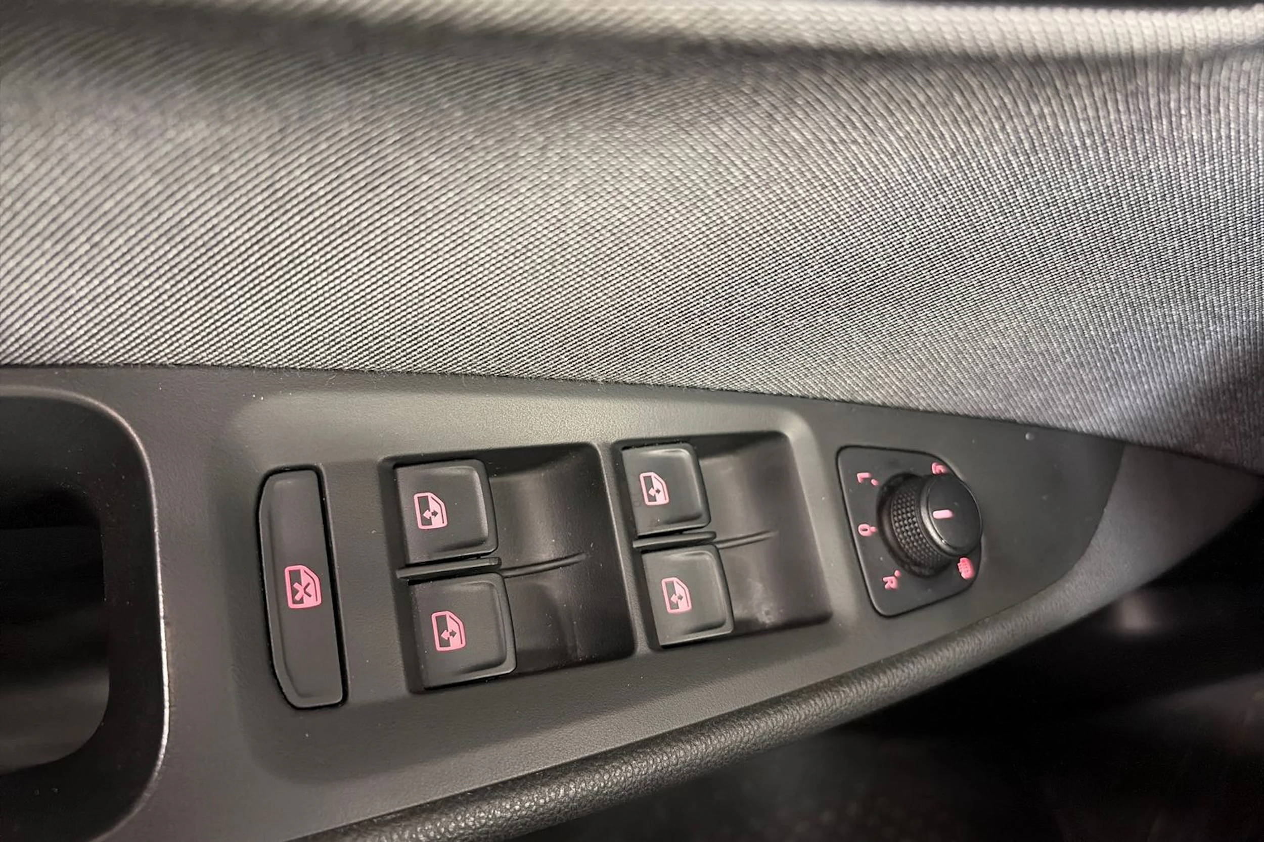 Punainen SEAT Leon Sportourer ST 2020 kuva 20.