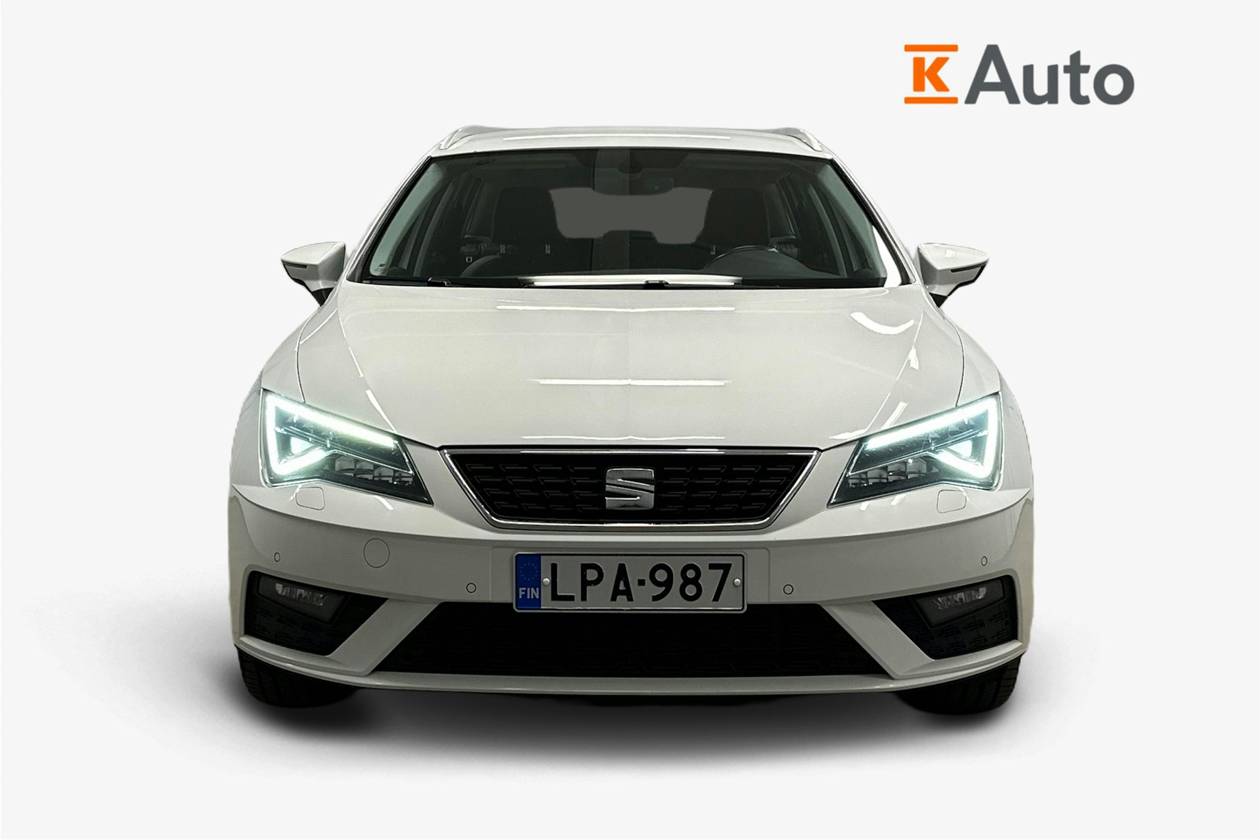 valkoinen SEAT Leon Sportstourer 2020 kuva 5.