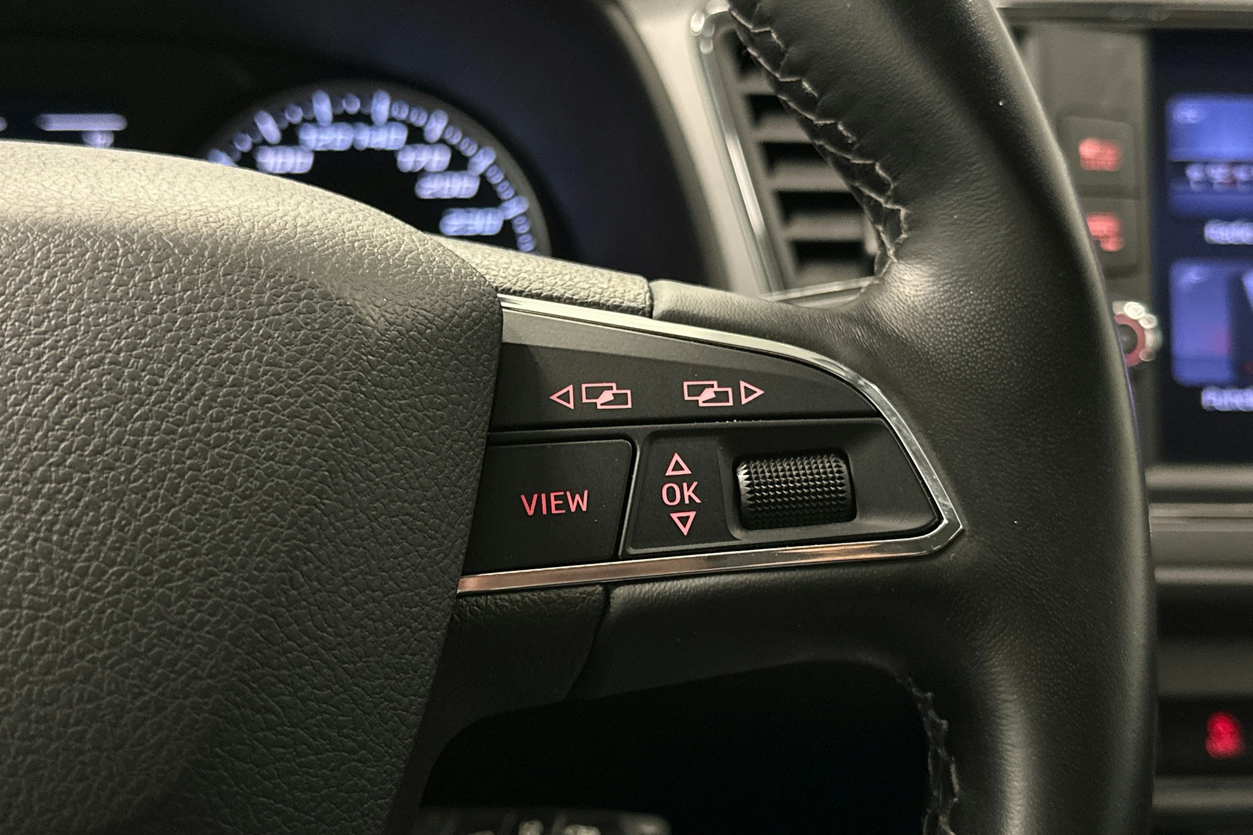 valkoinen SEAT Leon Sportstourer 2020 kuva 19.