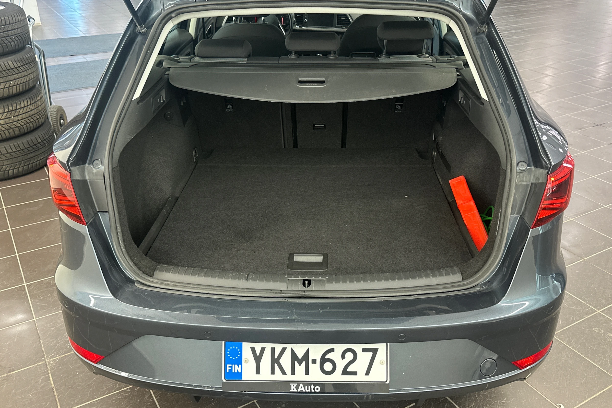 Harmaa SEAT Leon Sportourer ST 2020 kuva 21.