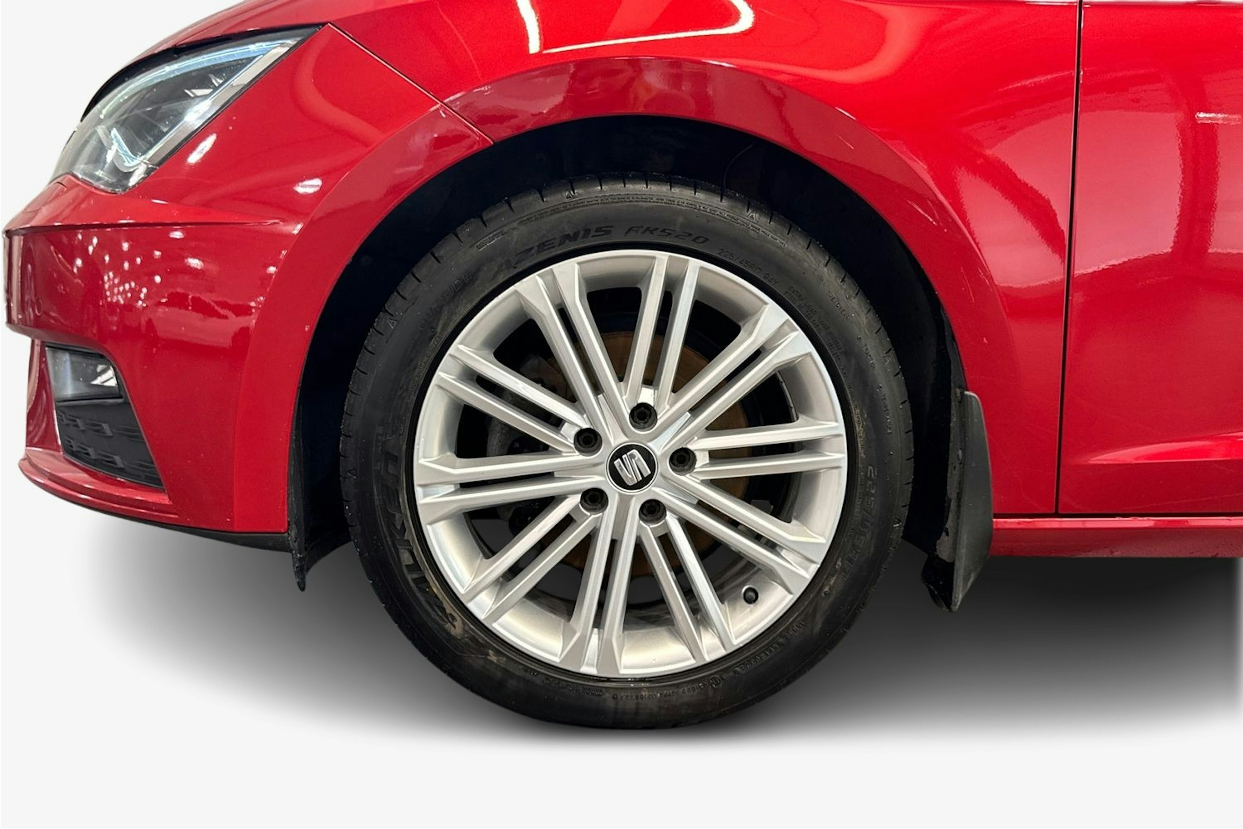 Punainen SEAT Leon Sportourer ST 2020 kuva 11.