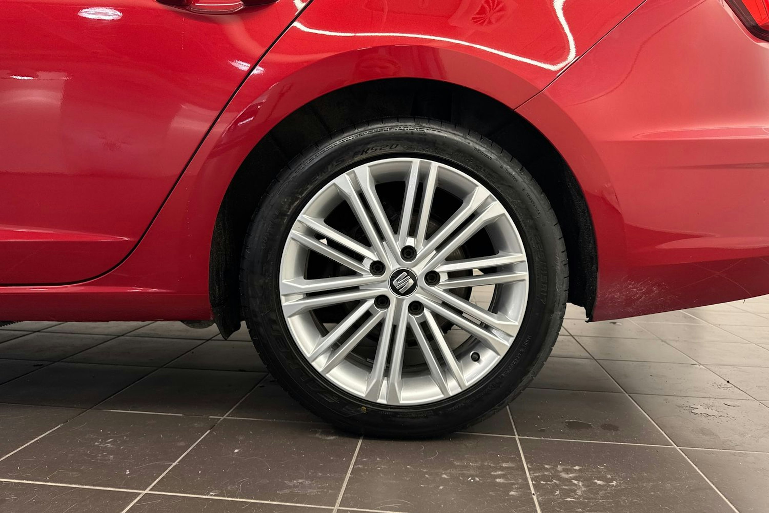 Punainen SEAT Leon Sportourer ST 2020 kuva 13.