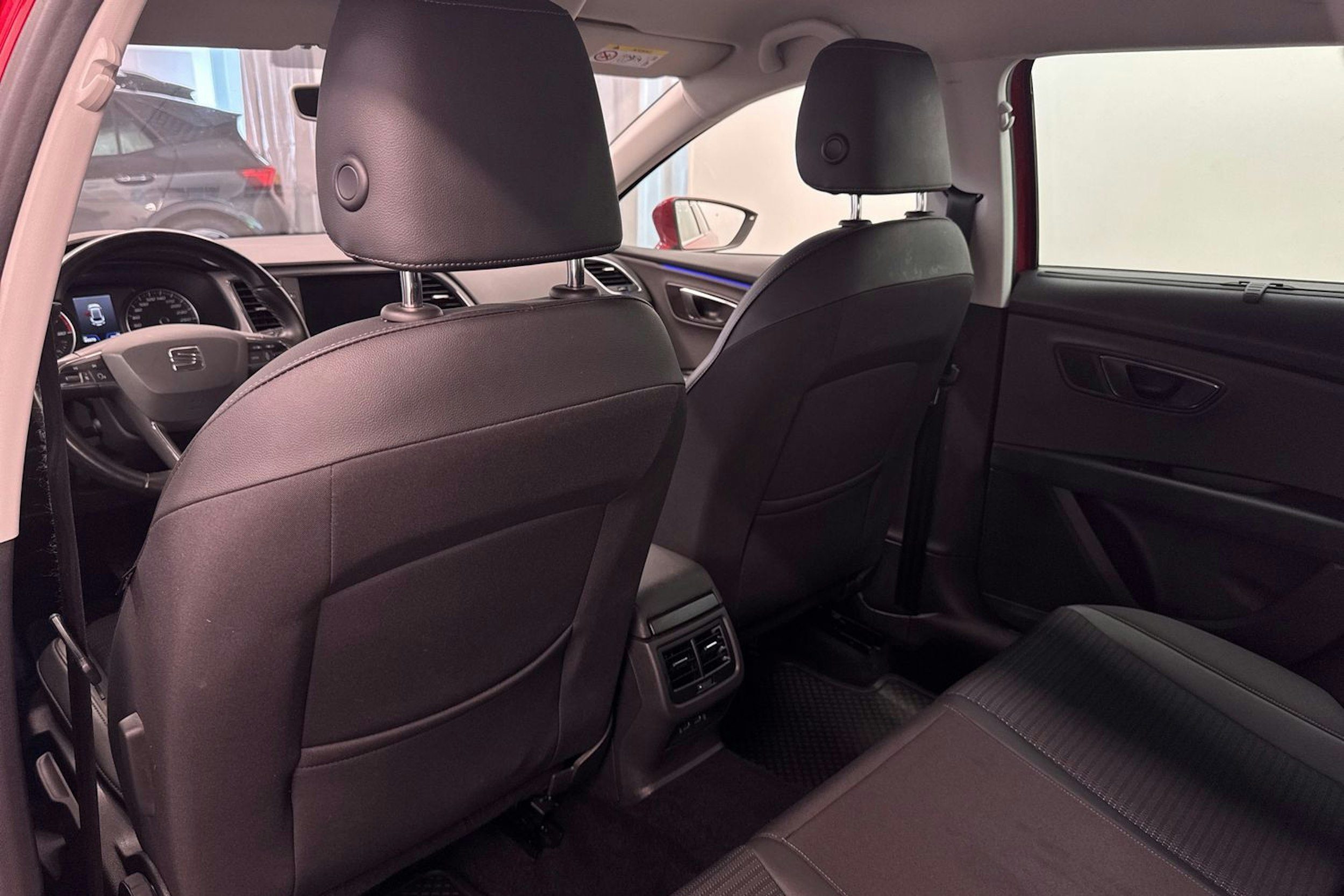 Punainen SEAT Leon Sportourer ST 2020 kuva 14.