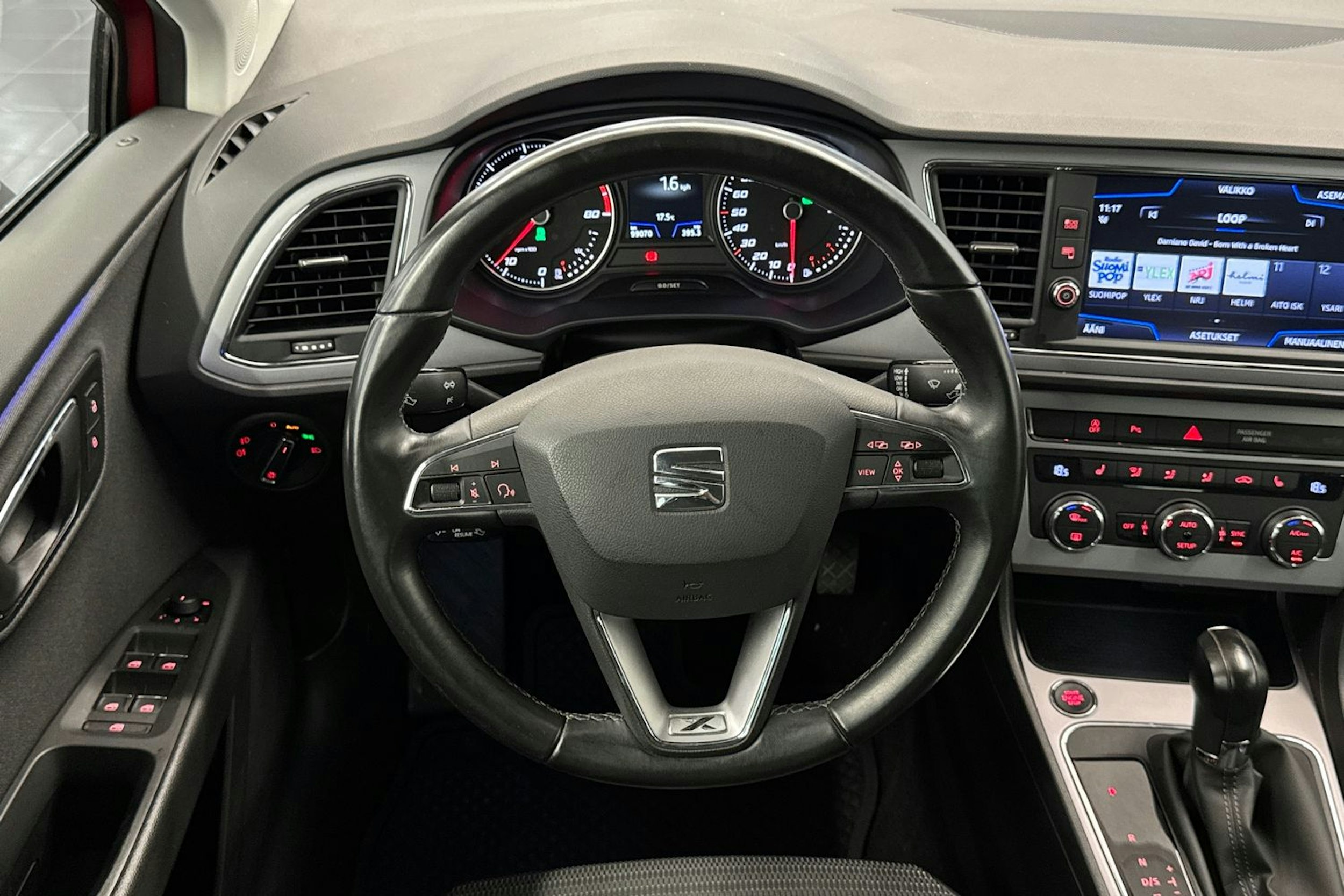 Punainen SEAT Leon Sportourer ST 2020 kuva 16.