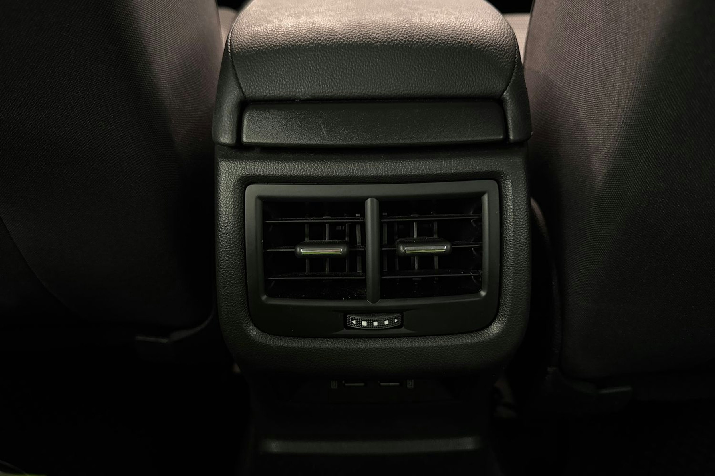 Punainen SEAT Leon Sportourer ST 2020 kuva 17.