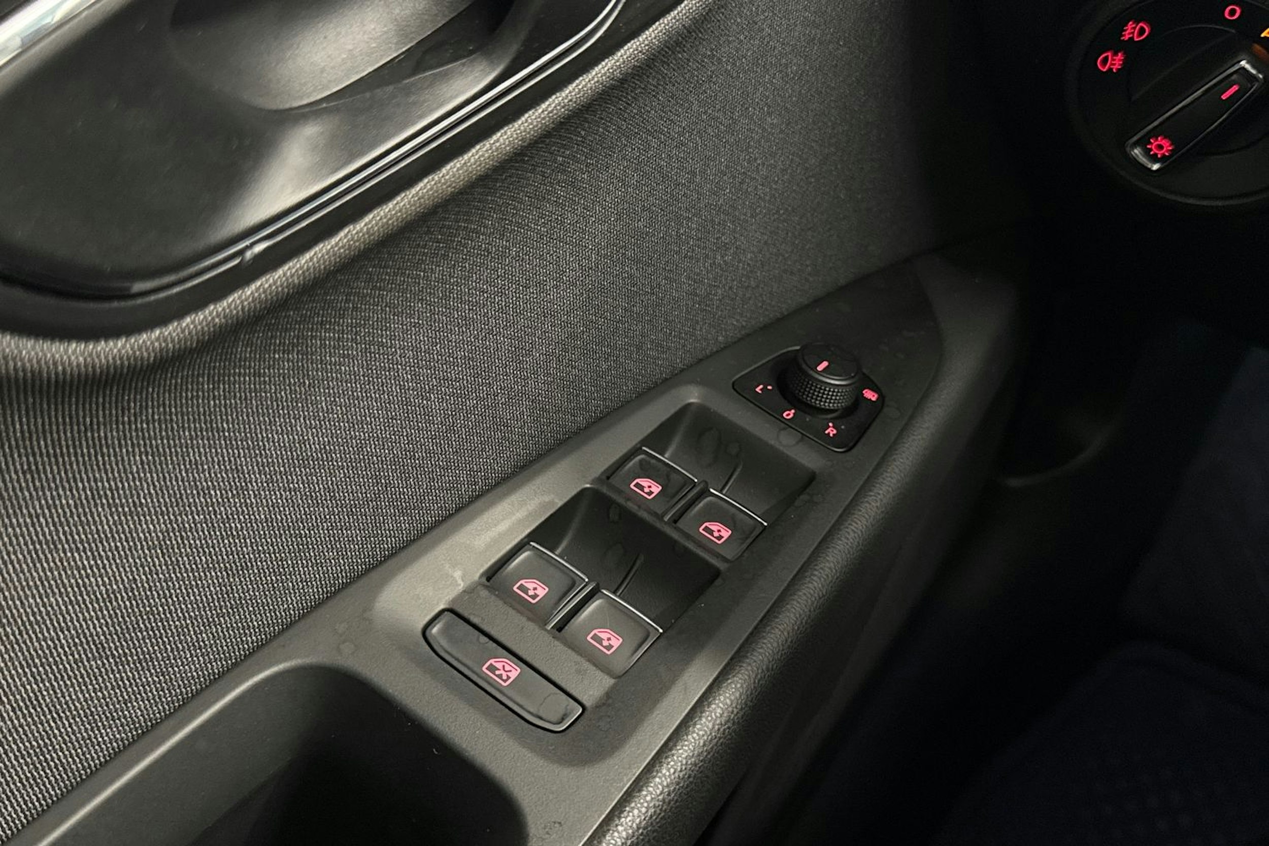 Punainen SEAT Leon Sportourer ST 2020 kuva 22.