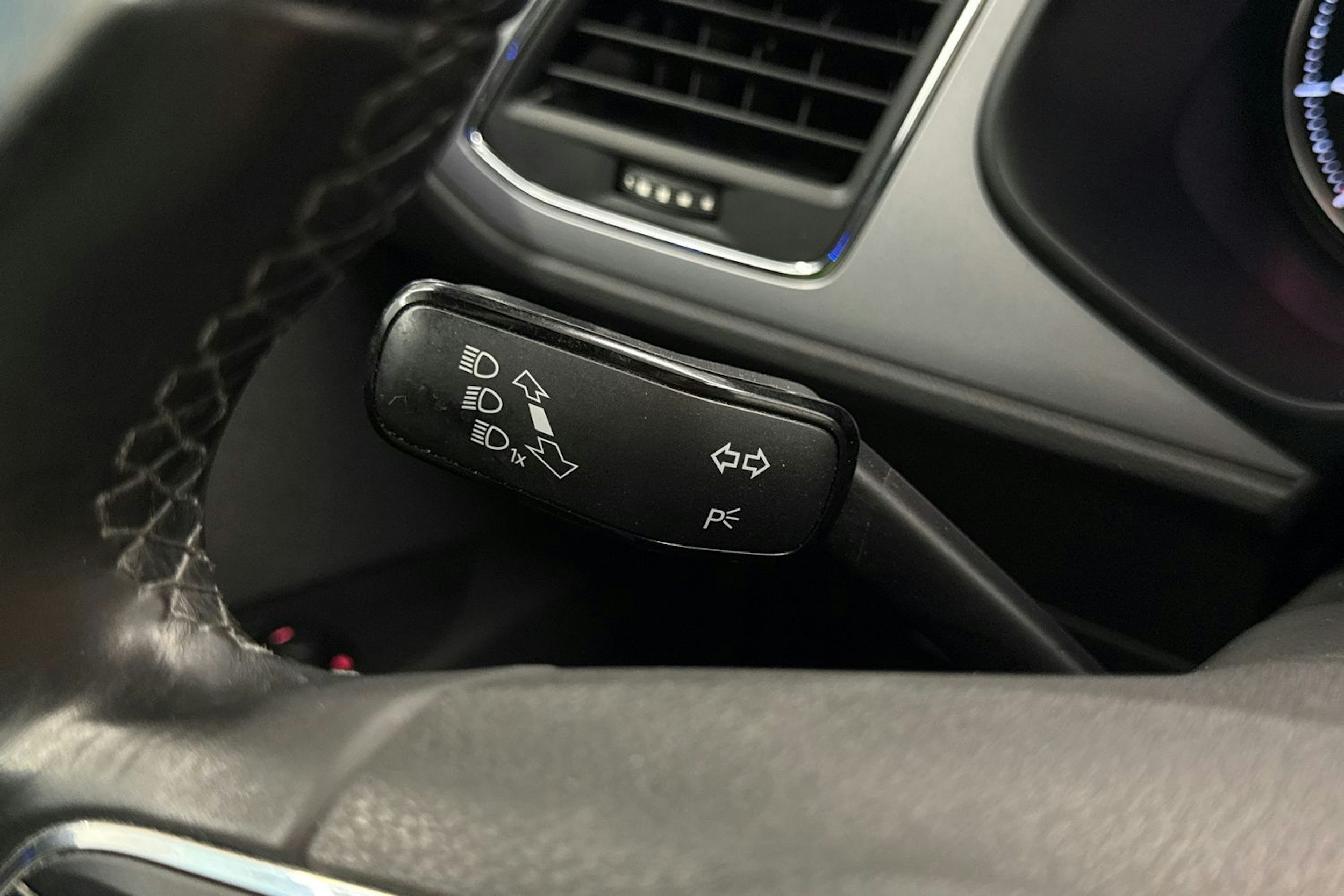 Punainen SEAT Leon Sportourer ST 2020 kuva 23.