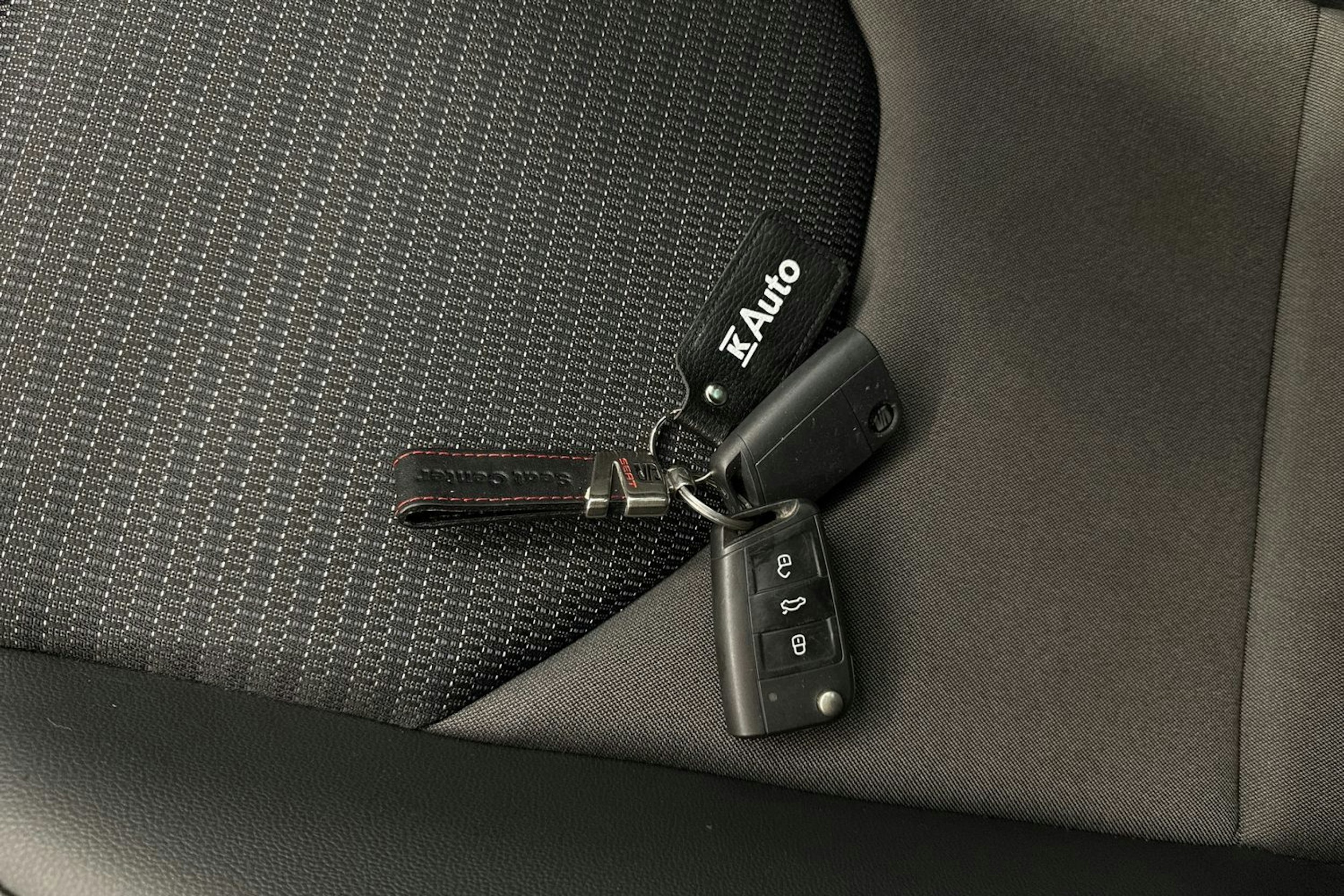 Punainen SEAT Leon Sportourer ST 2020 kuva 31.