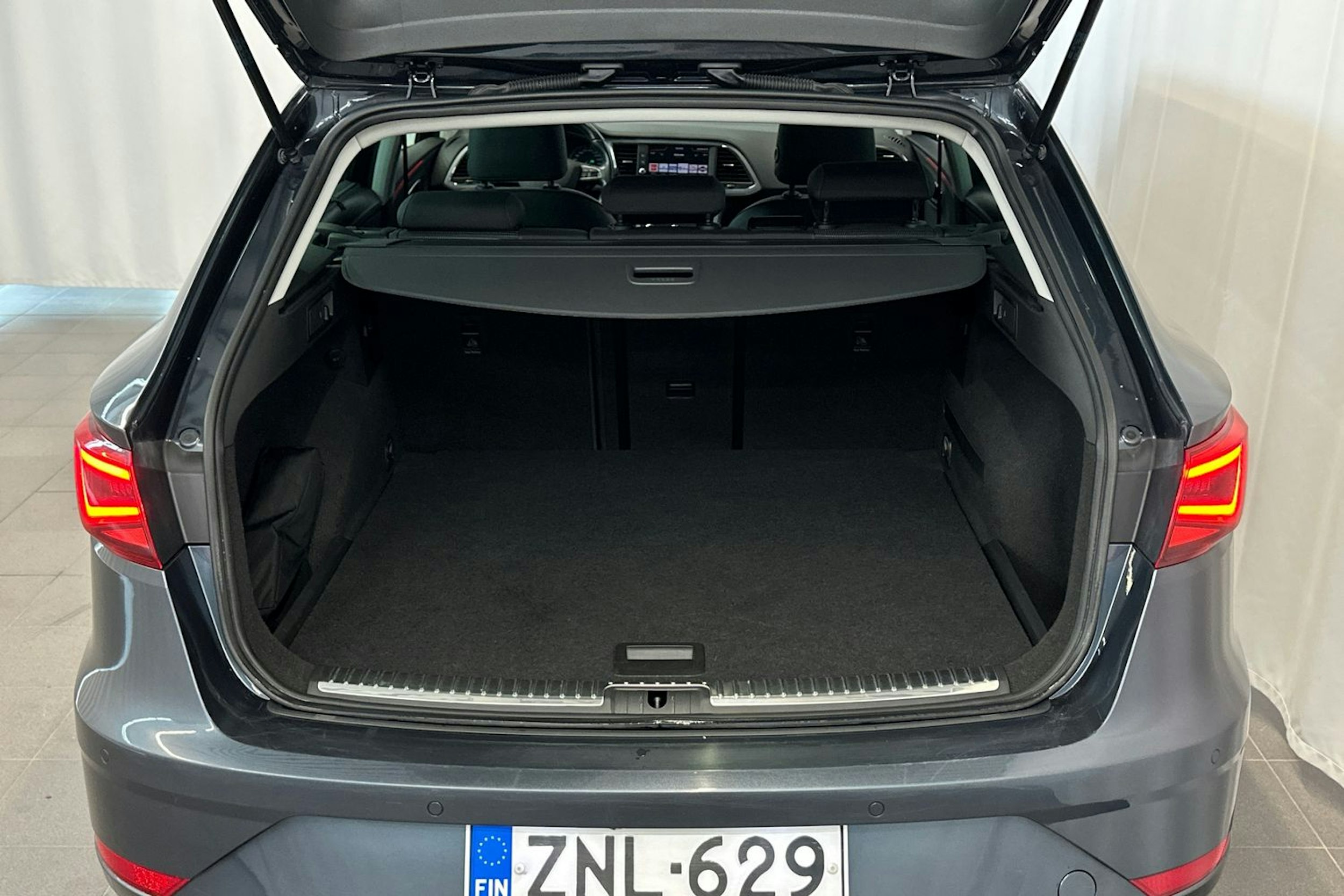 met. harmaa SEAT Leon Sportourer ST 2020 kuva 15.