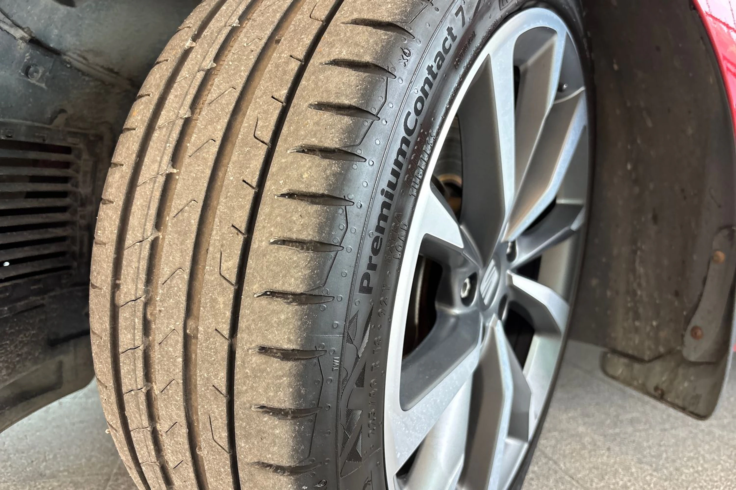 punainen SEAT Leon Sportstourer 2020 kuva 13.