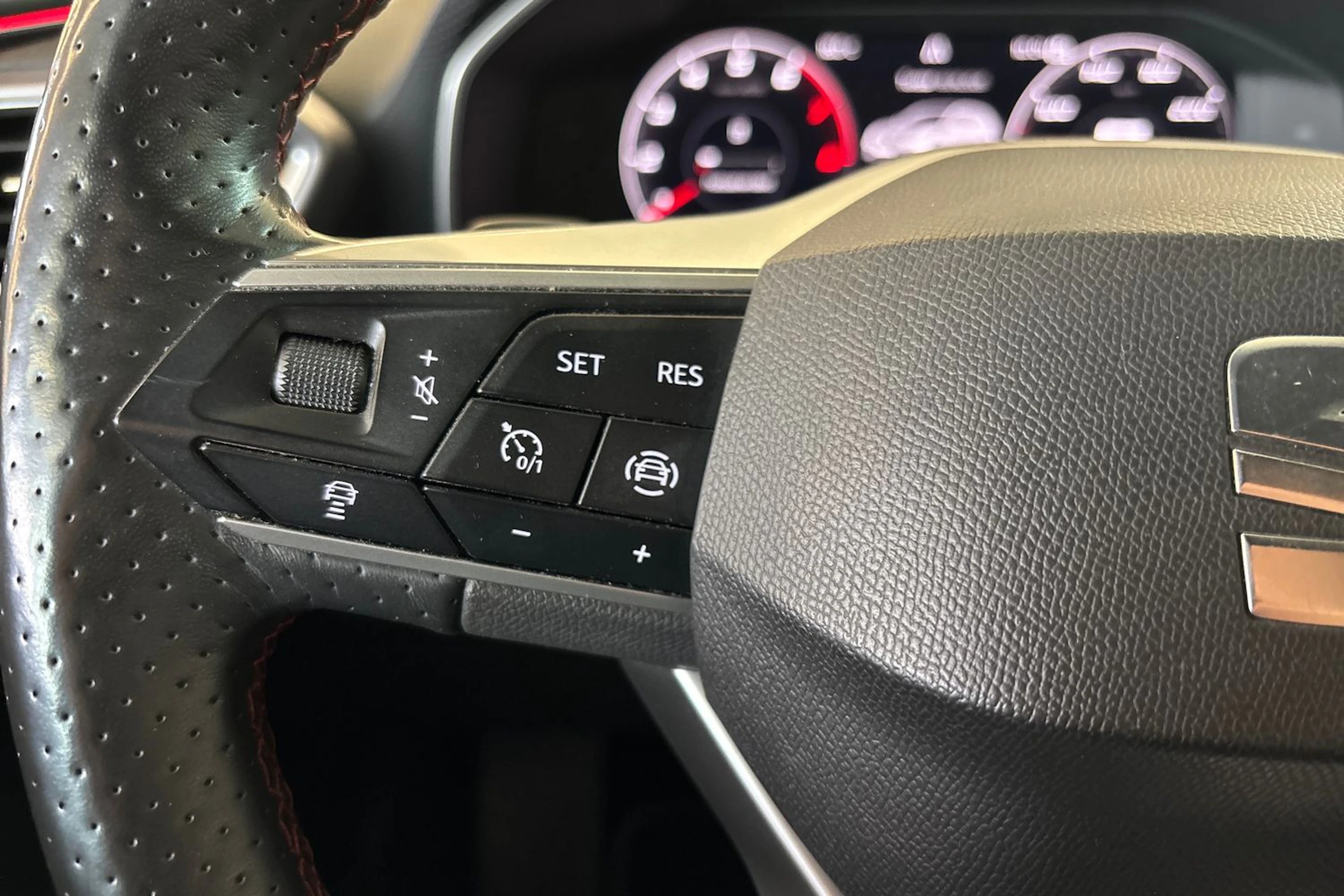 punainen SEAT Leon Sportstourer 2020 kuva 18.