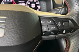 punainen SEAT Leon Sportstourer 2020 kuva 19.
