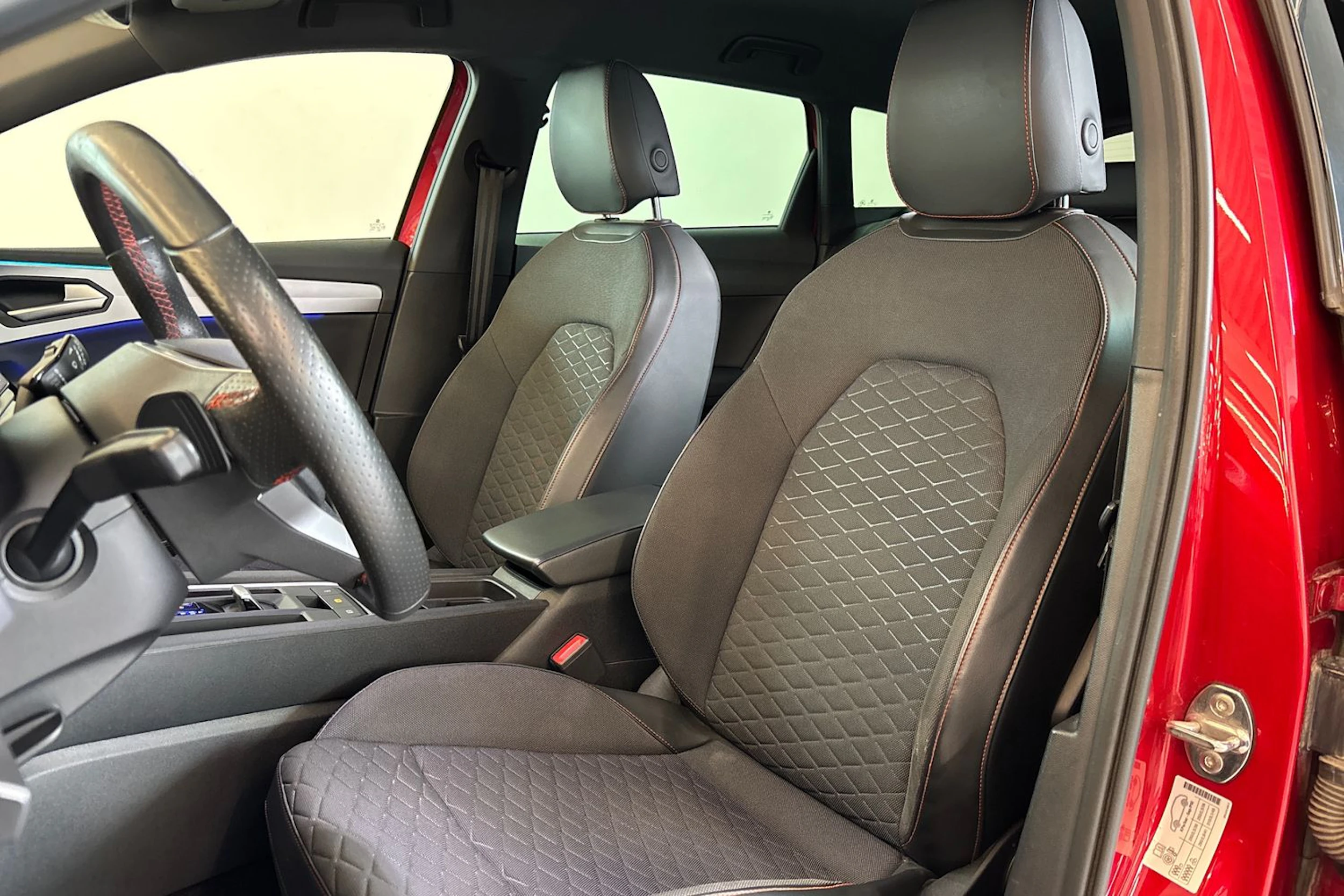 punainen SEAT Leon Sportstourer 2020 kuva 26.