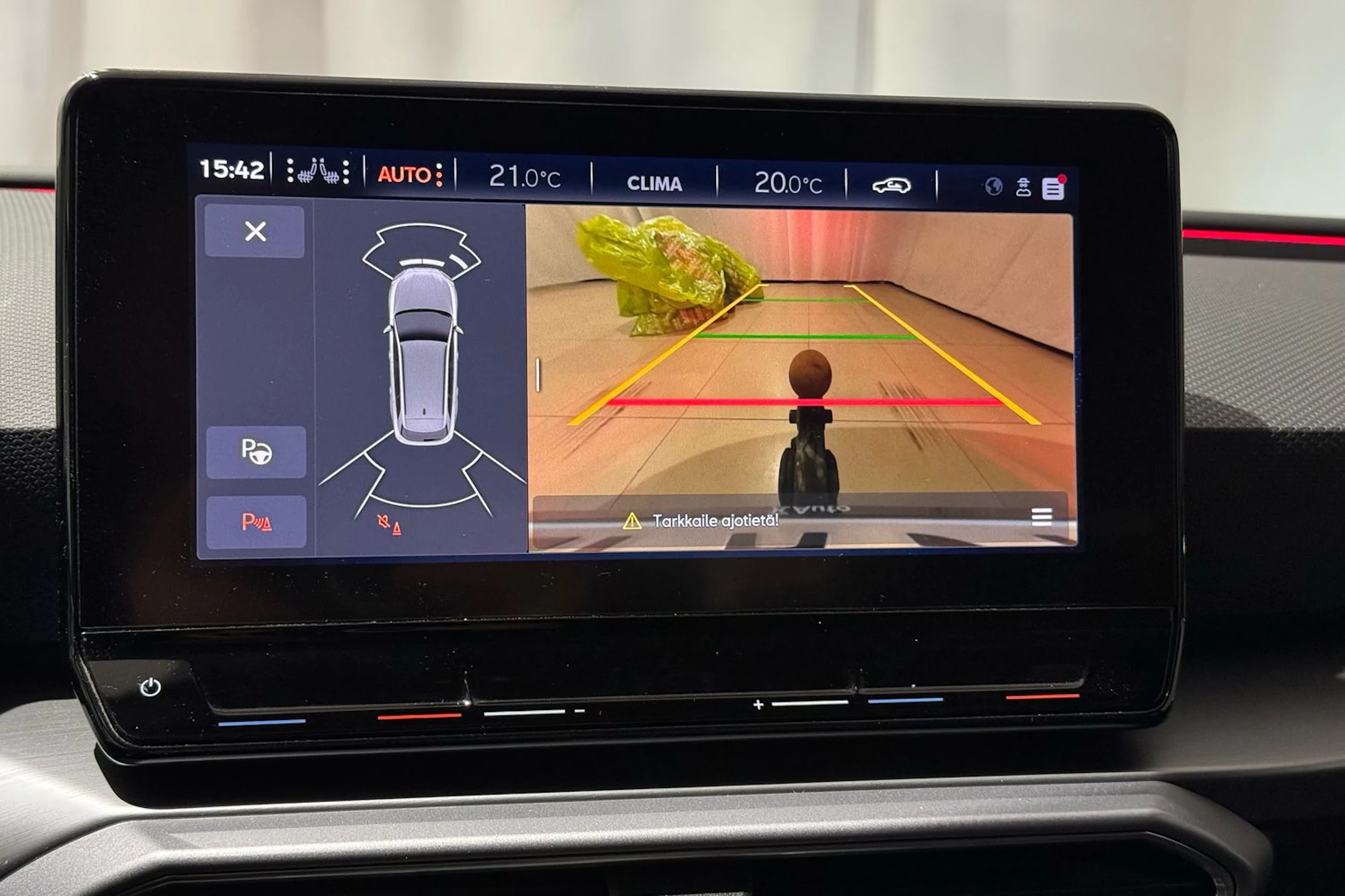 punainen SEAT Leon Sportstourer 2020 kuva 21.