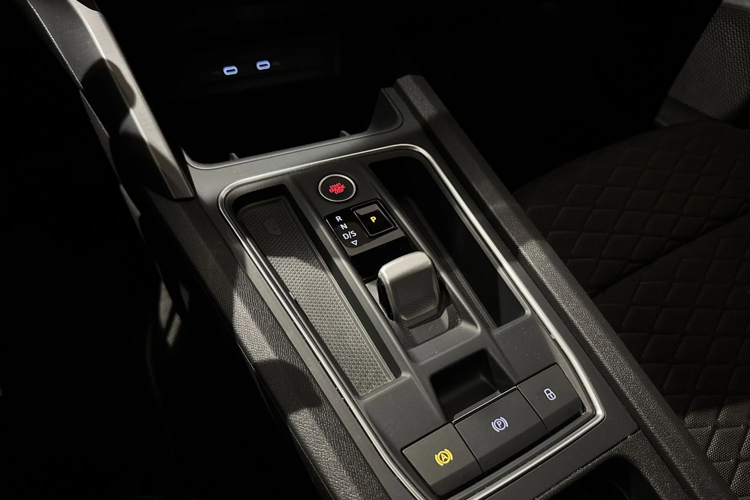 punainen SEAT Leon Sportstourer 2020 kuva 27.
