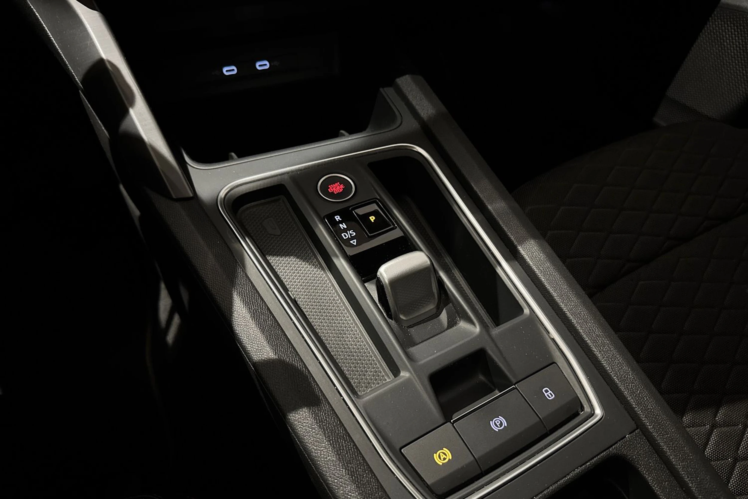 punainen SEAT Leon Sportstourer 2020 kuva 31.