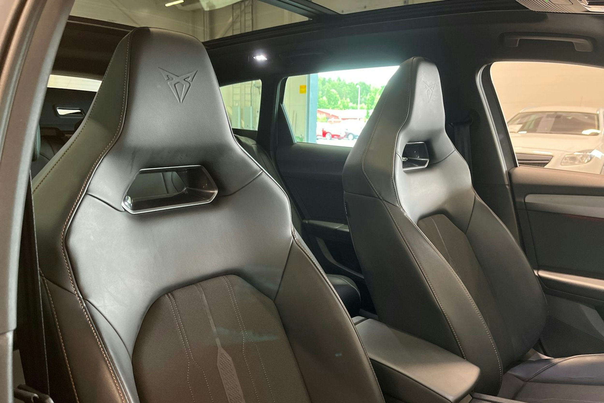 harmaa CUPRA Leon Sportstourer 2020 kuva 13.