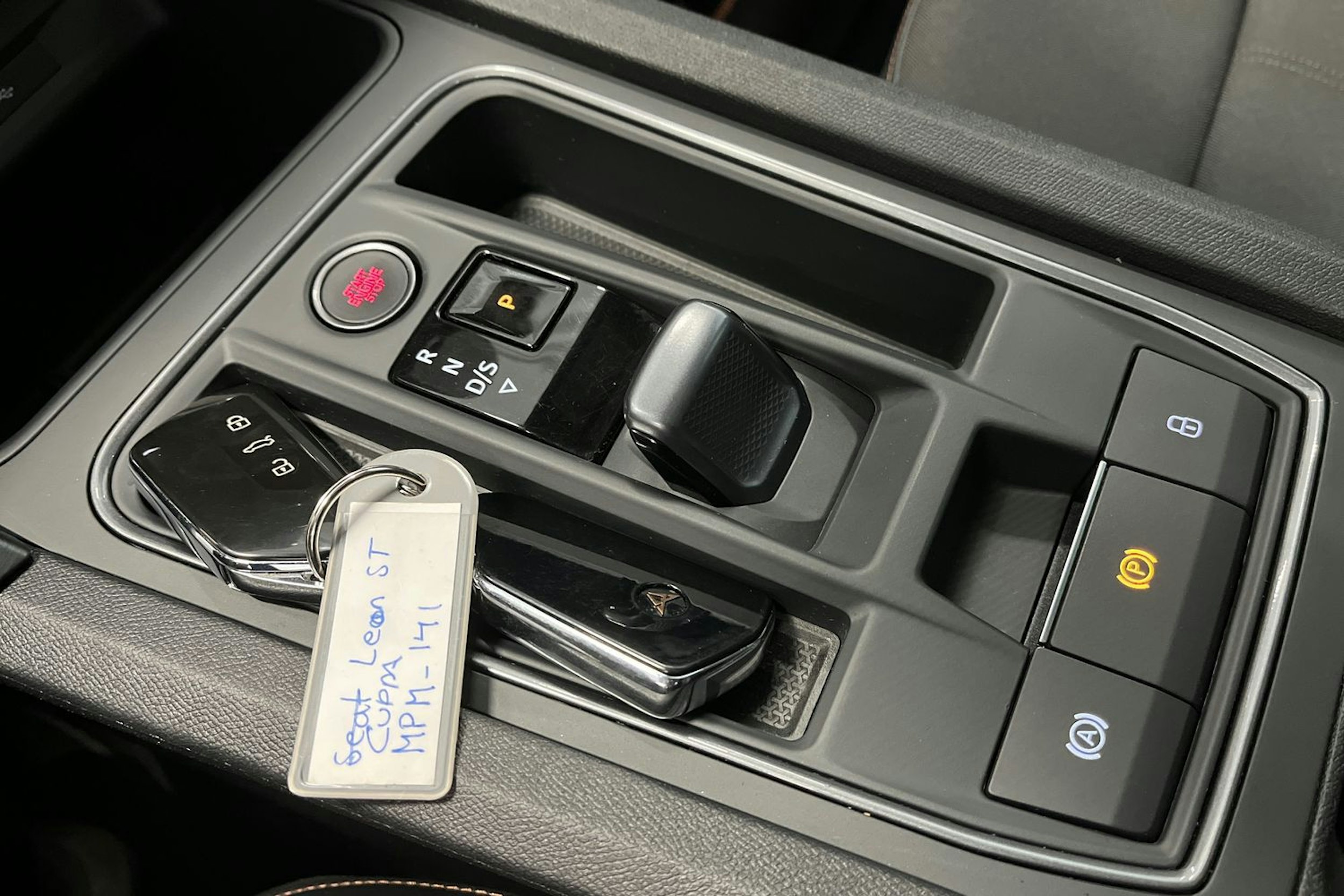 harmaa CUPRA Leon Sportstourer 2020 kuva 18.