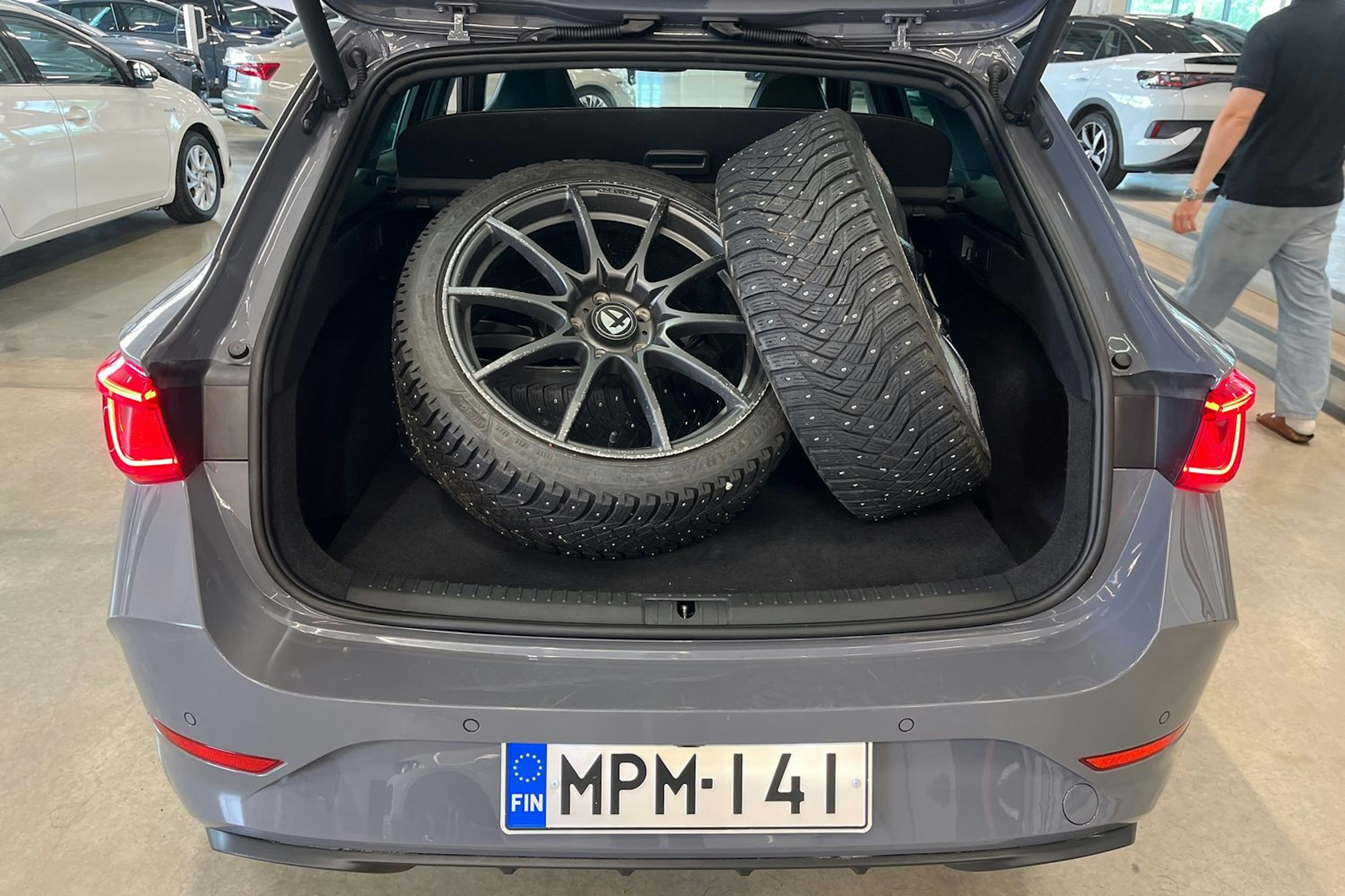 harmaa CUPRA Leon Sportstourer 2020 kuva 26.