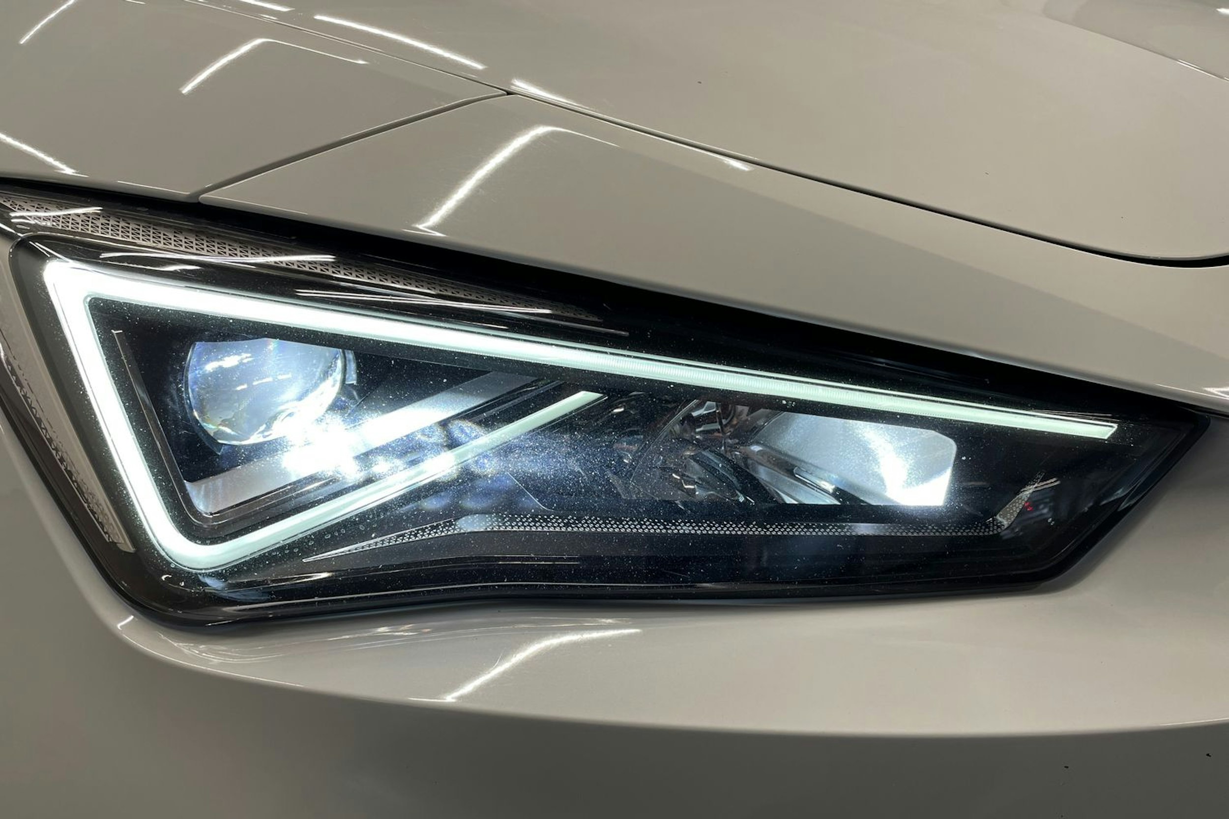 Valkoinen SEAT LEON SPORTSTOURER 2021 kuva 11.