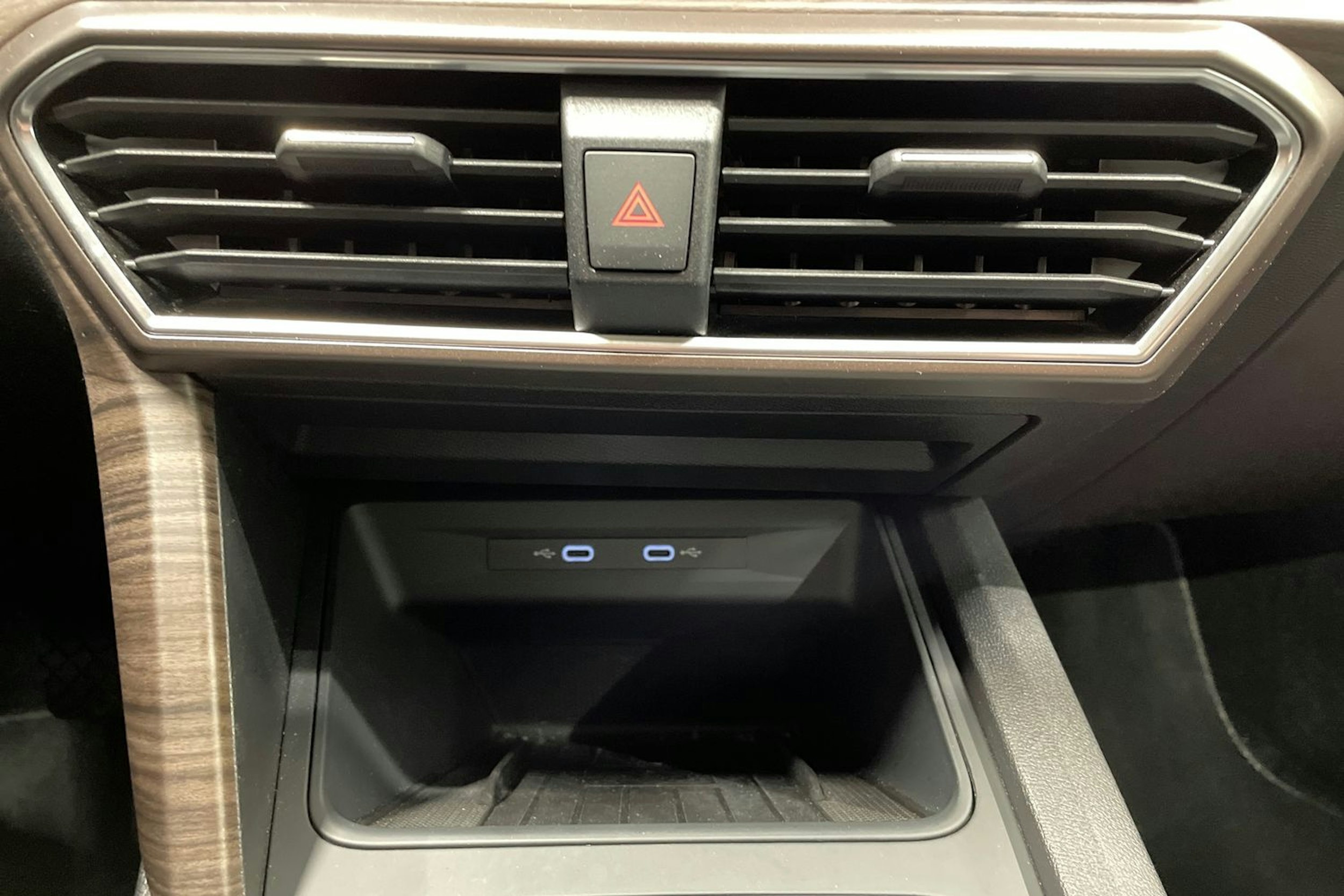 Valkoinen SEAT LEON SPORTSTOURER 2021 kuva 22.