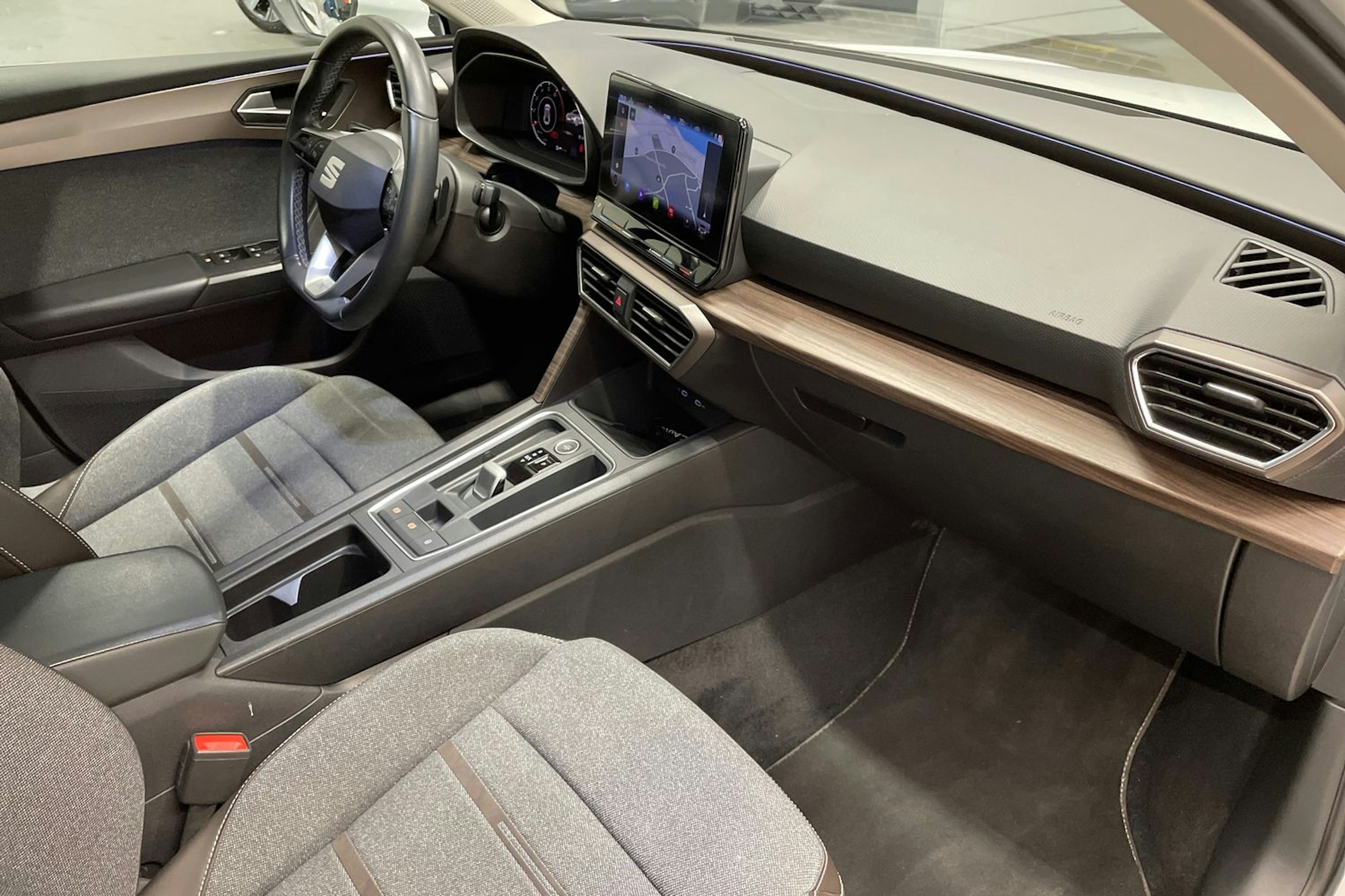 Valkoinen SEAT LEON SPORTSTOURER 2021 kuva 28.