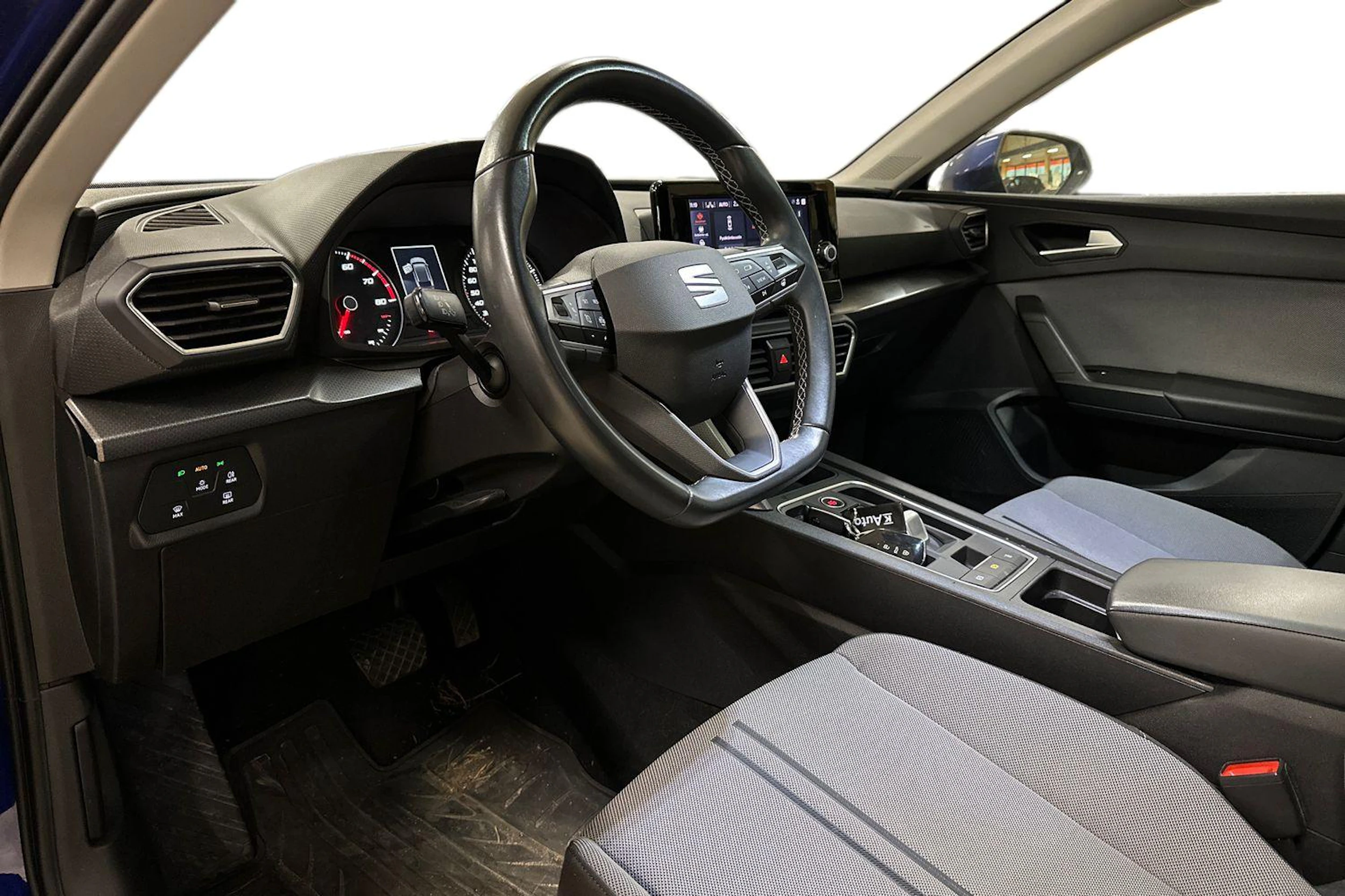 sininen SEAT Leon Sportstourer 2021 kuva 3.