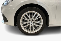 valkoinen SEAT Leon Sportstourer 2021 kuva 11.