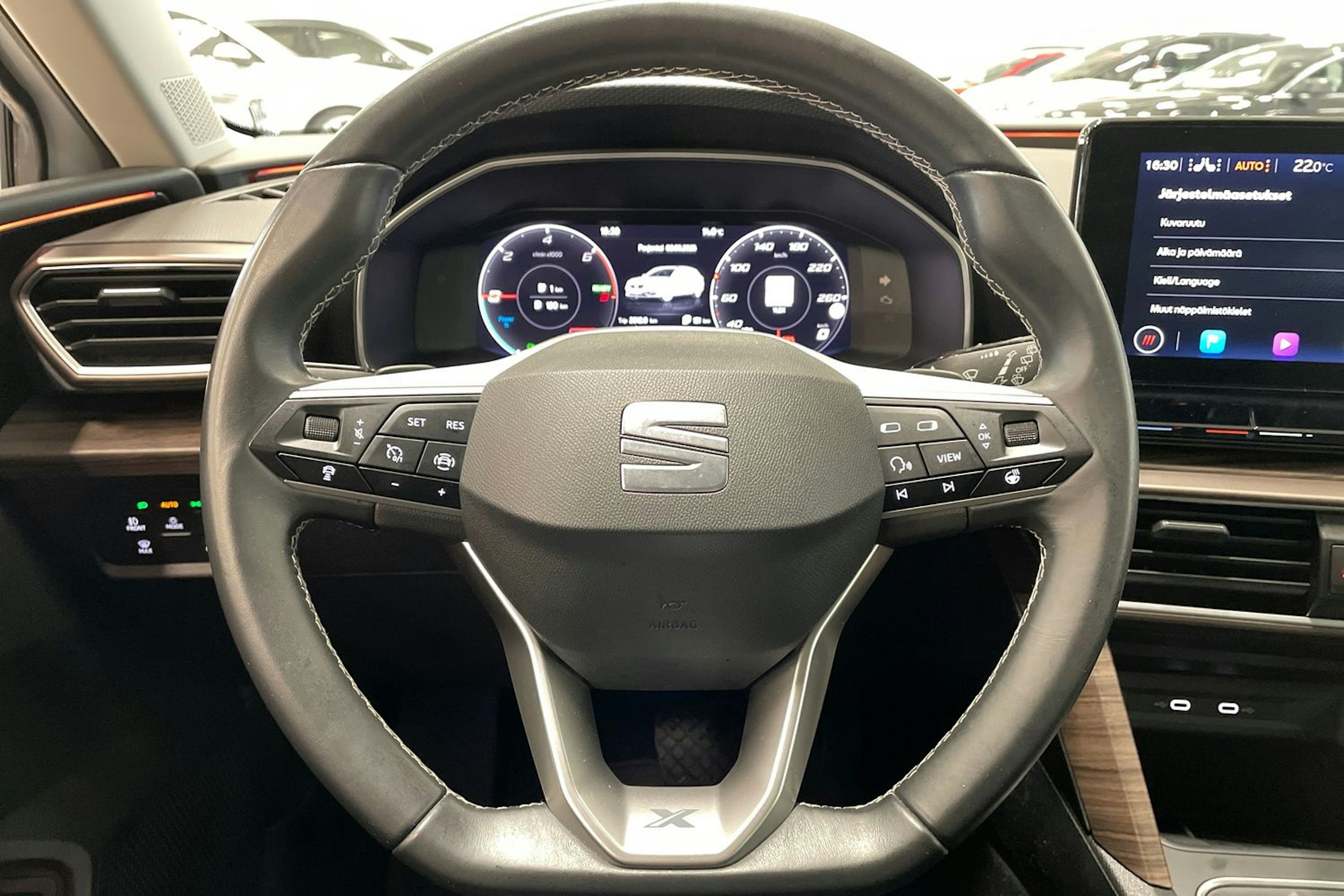valkoinen SEAT Leon Sportstourer 2021 kuva 15.