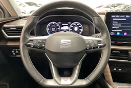 valkoinen SEAT Leon Sportstourer 2021 kuva 15.