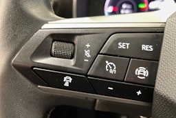 valkoinen SEAT Leon Sportstourer 2021 kuva 17.