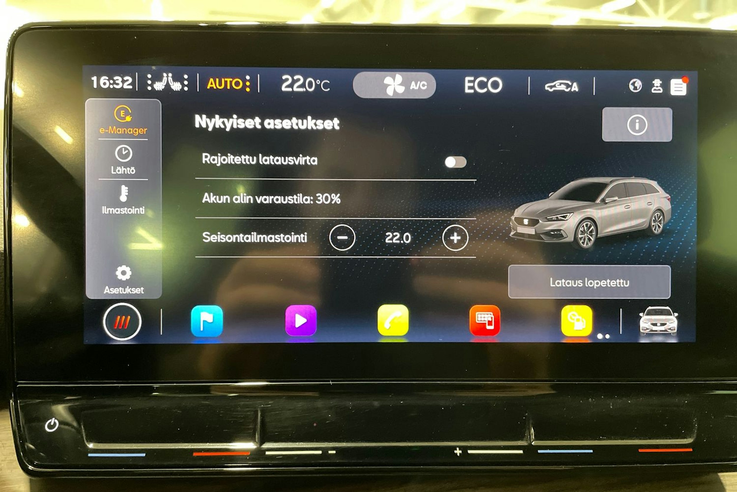 valkoinen SEAT Leon Sportstourer 2021 kuva 27.