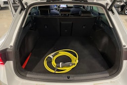 valkoinen SEAT Leon Sportstourer 2021 kuva 37.