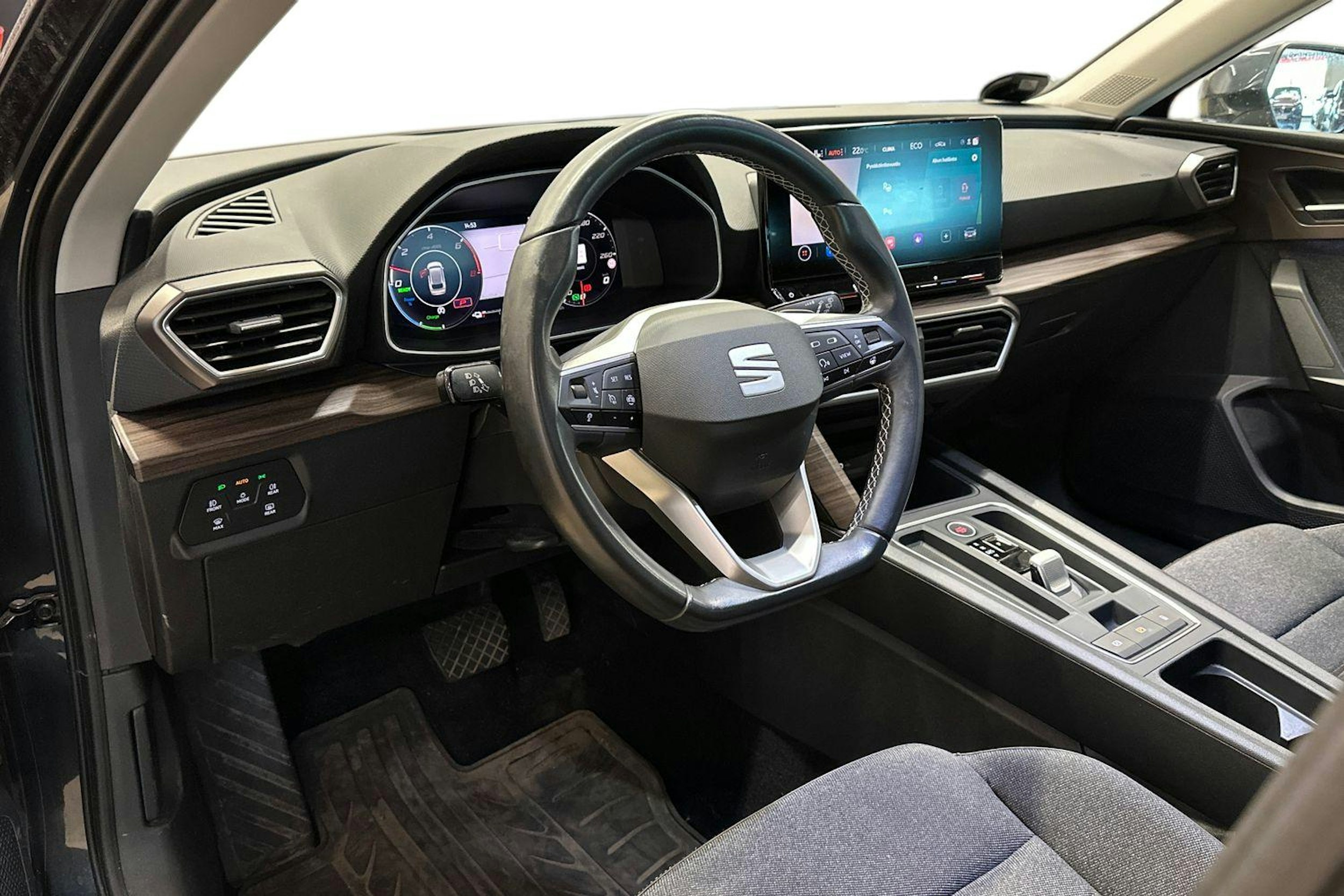 harmaa SEAT Leon Sportstourer 2021 kuva 3.
