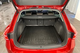 punainen SEAT Leon Sportstourer 2021 kuva 14.