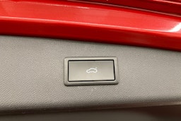 punainen SEAT Leon Sportstourer 2021 kuva 15.