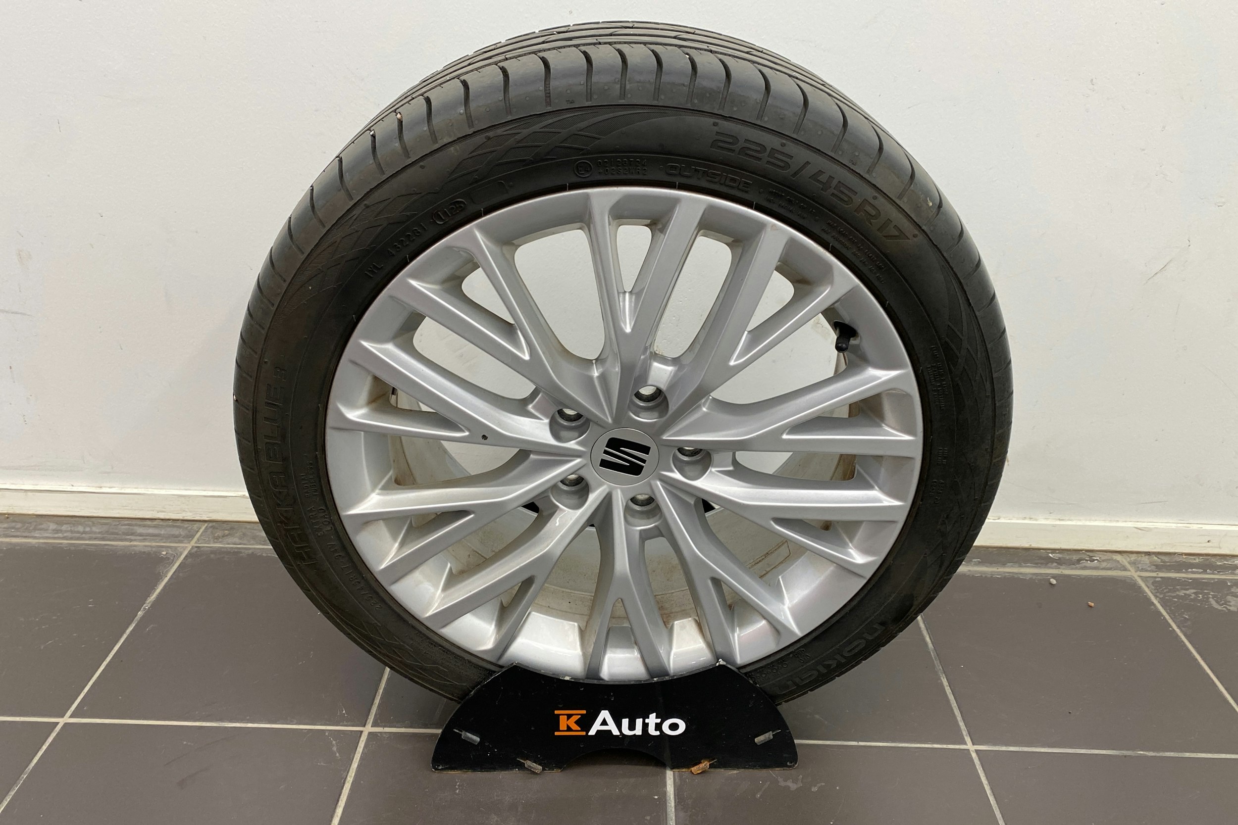 punainen SEAT Leon Sportstourer 2021 kuva 17.