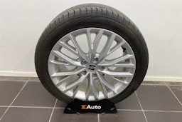 punainen SEAT Leon Sportstourer 2021 kuva 17.