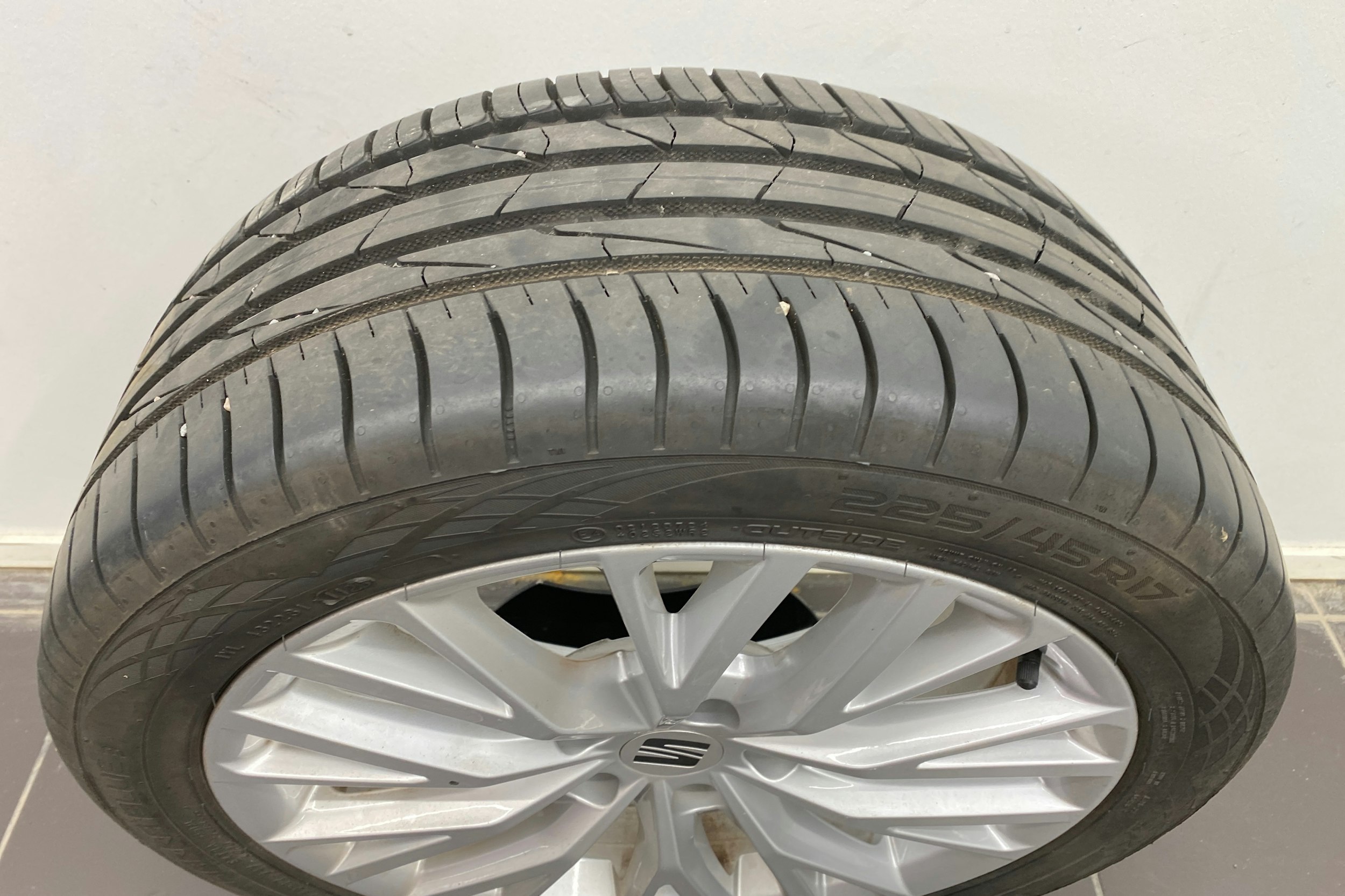 punainen SEAT Leon Sportstourer 2021 kuva 18.