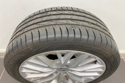 punainen SEAT Leon Sportstourer 2021 kuva 18.