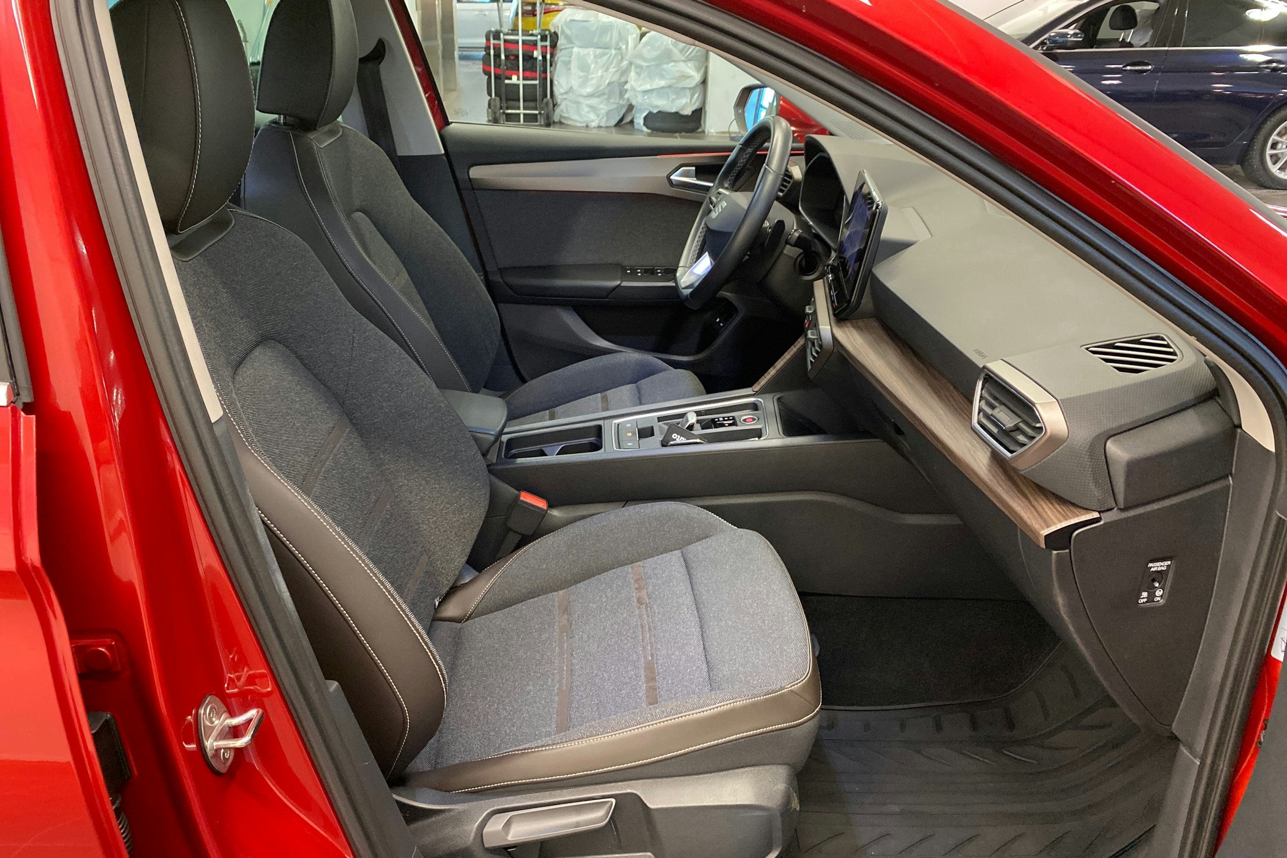 punainen SEAT Leon Sportstourer 2021 kuva 20.