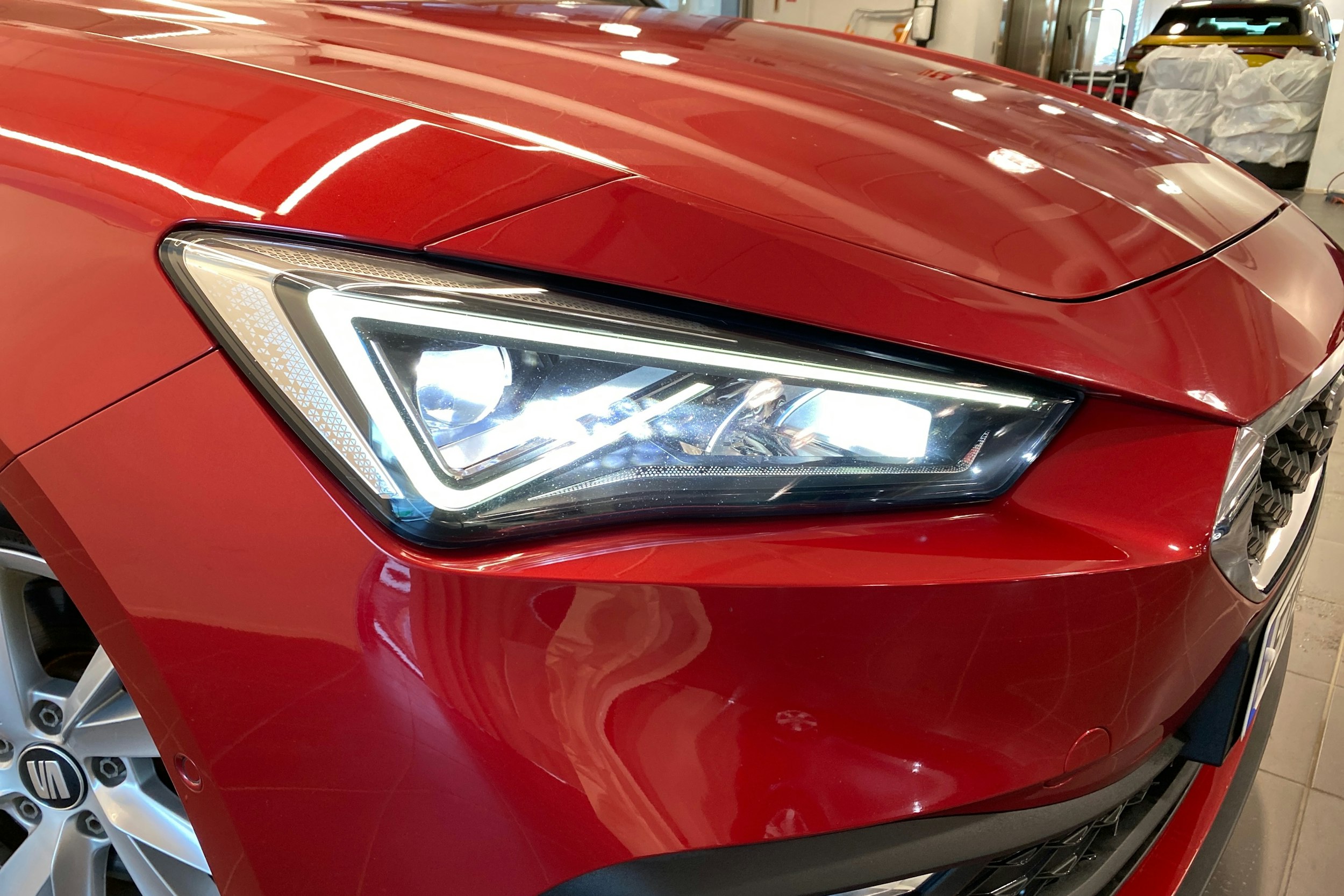 punainen SEAT Leon Sportstourer 2021 kuva 21.