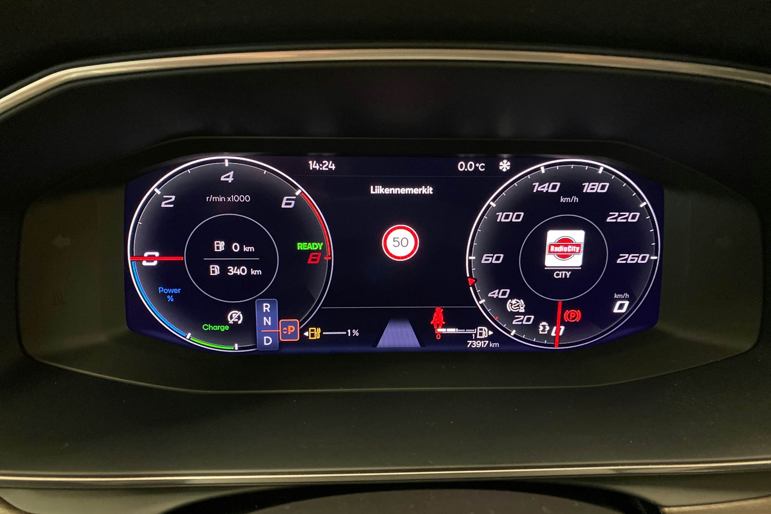 punainen SEAT Leon Sportstourer 2021 kuva 22.