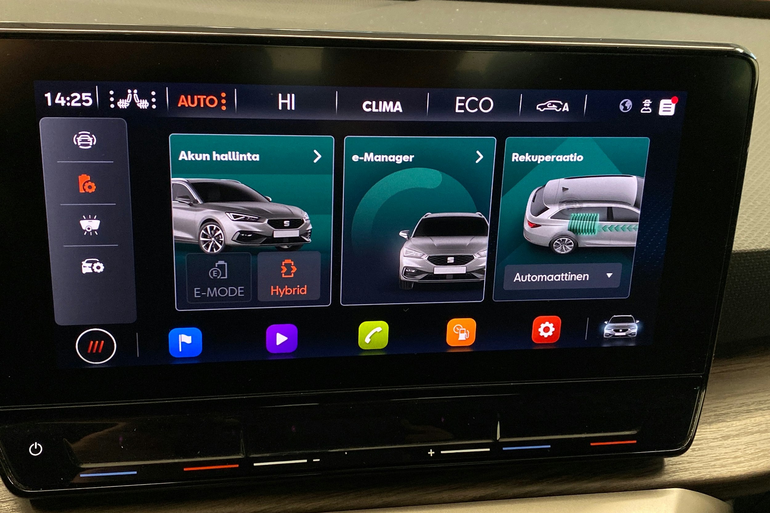 punainen SEAT Leon Sportstourer 2021 kuva 27.