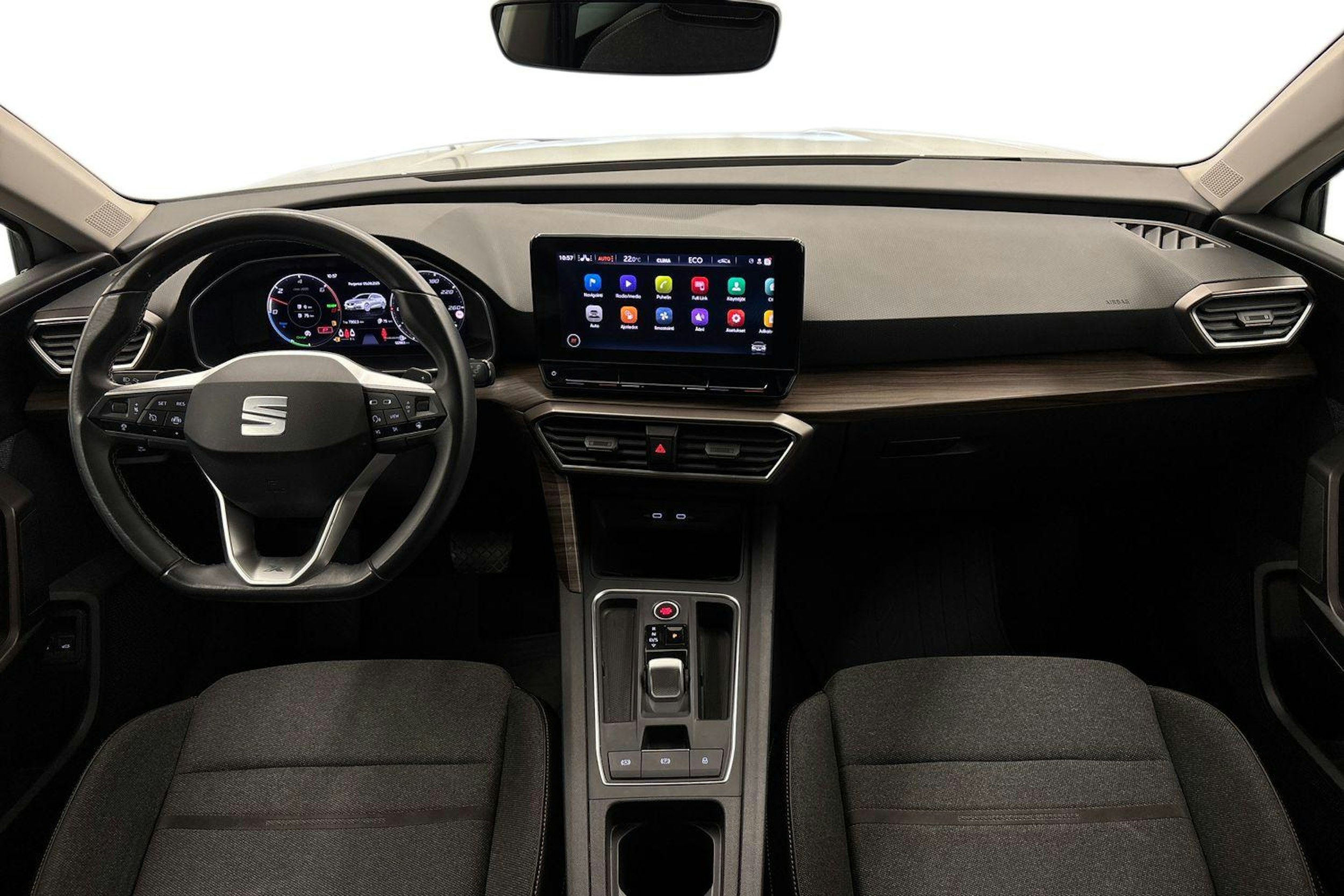 valkoinen SEAT Leon Sportstourer 2021 kuva 7.