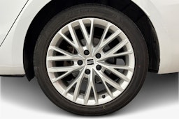 valkoinen SEAT Leon Sportstourer 2021 kuva 9.