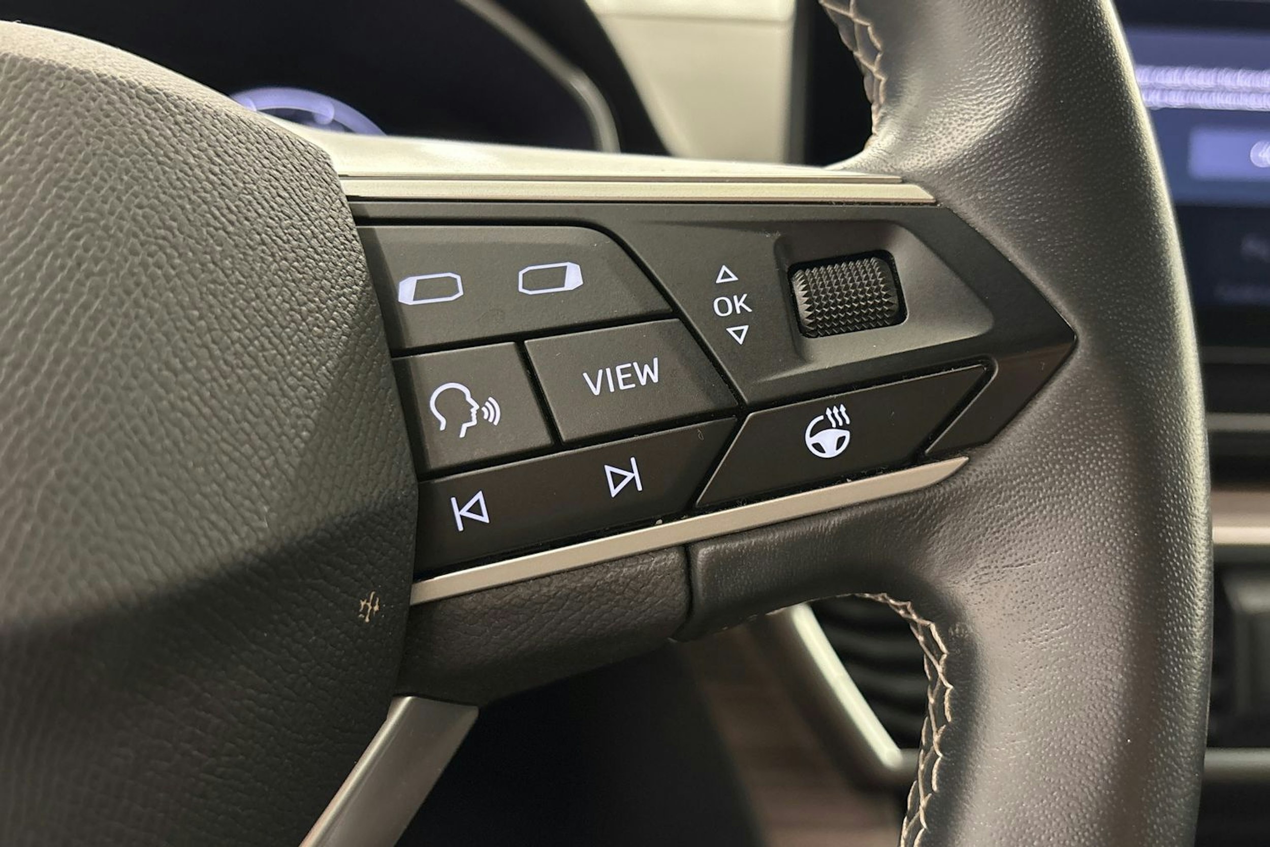 valkoinen SEAT Leon Sportstourer 2021 kuva 14.