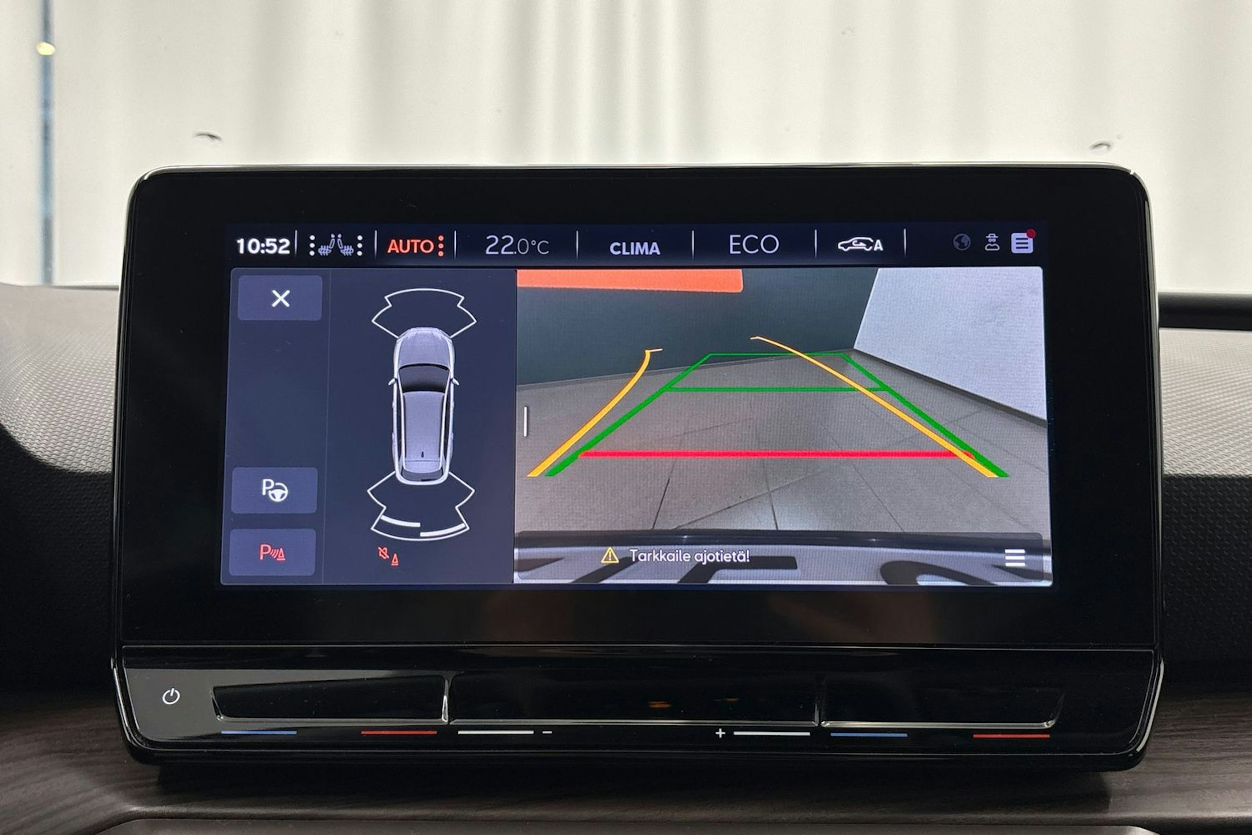 valkoinen SEAT Leon Sportstourer 2021 kuva 15.